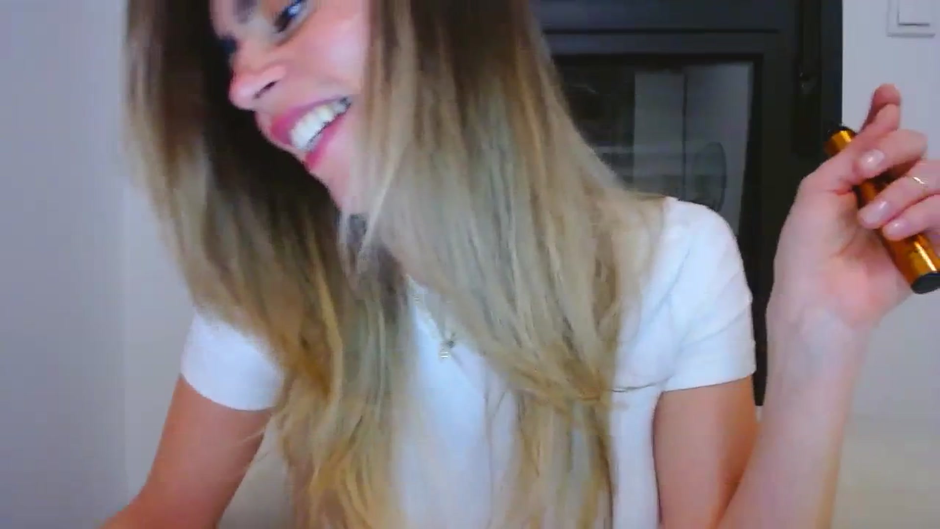 Gallery image thumbnail from fresagirl's myfreecams stream on, 03/27/2024, 22:41 image 12 of 20