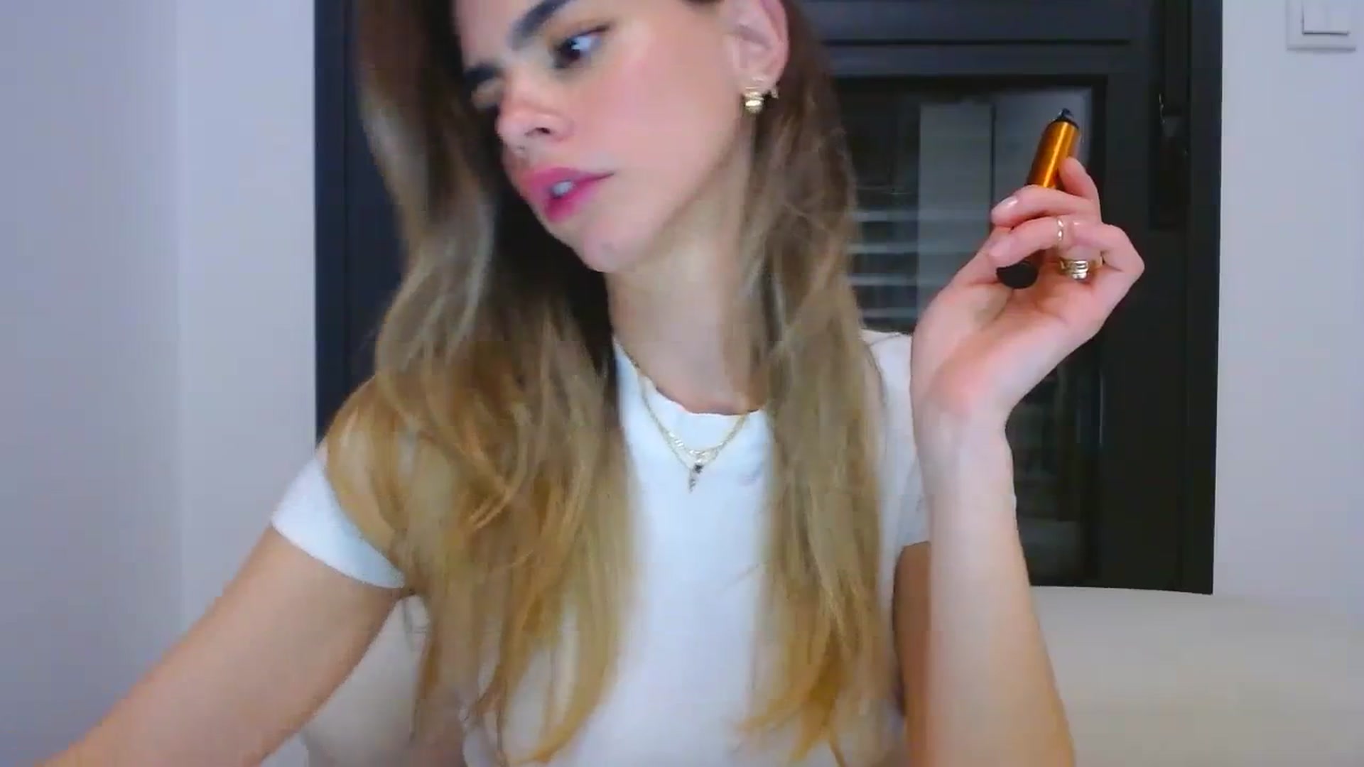 Gallery image thumbnail from fresagirl's myfreecams stream on, 03/27/2024, 22:41 image 8 of 20