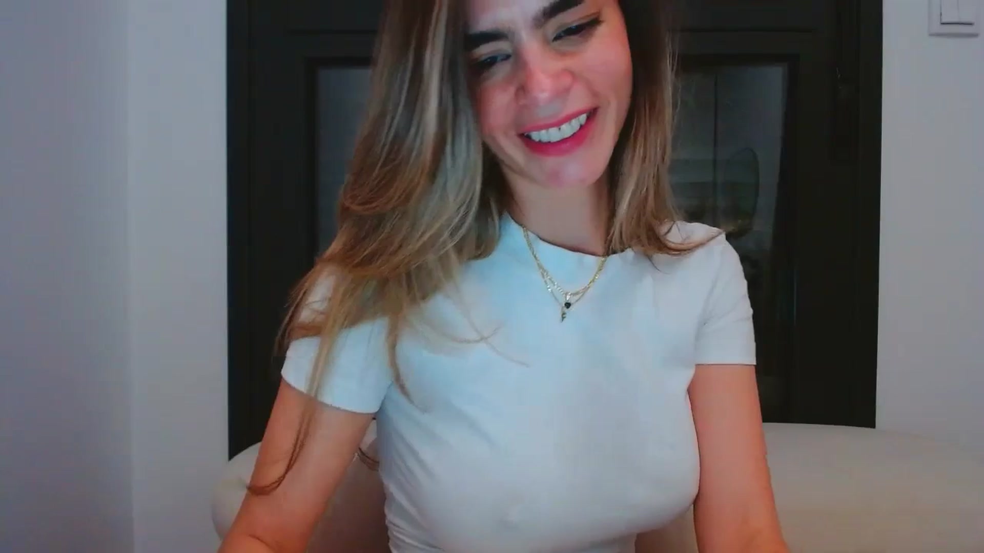 Gallery image thumbnail from fresagirl's myfreecams stream on, 03/27/2024, 22:41 image 4 of 20