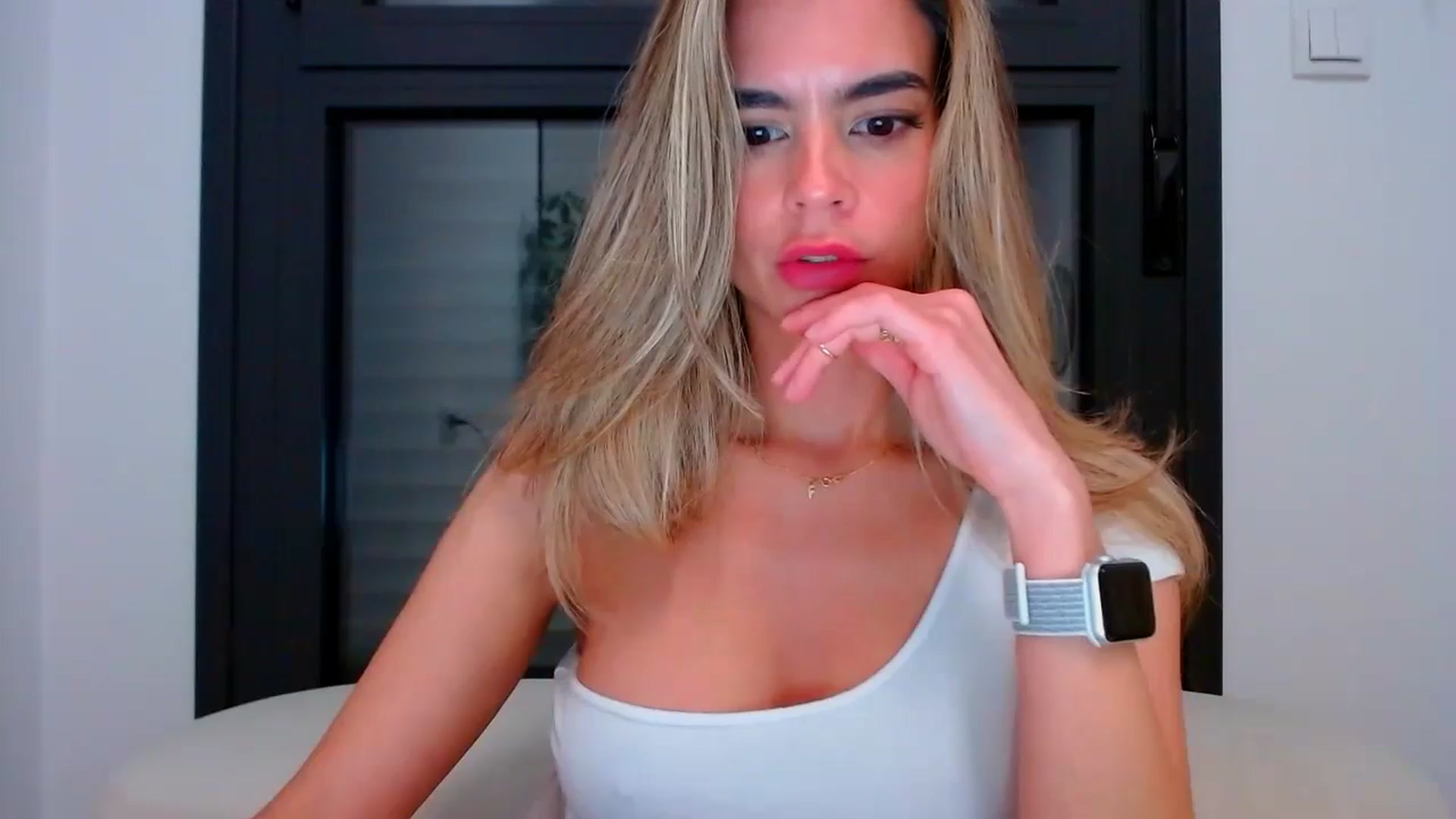 Gallery image thumbnail from fresagirl's myfreecams stream on, 05/06/2024, 22:14 image 8 of 20