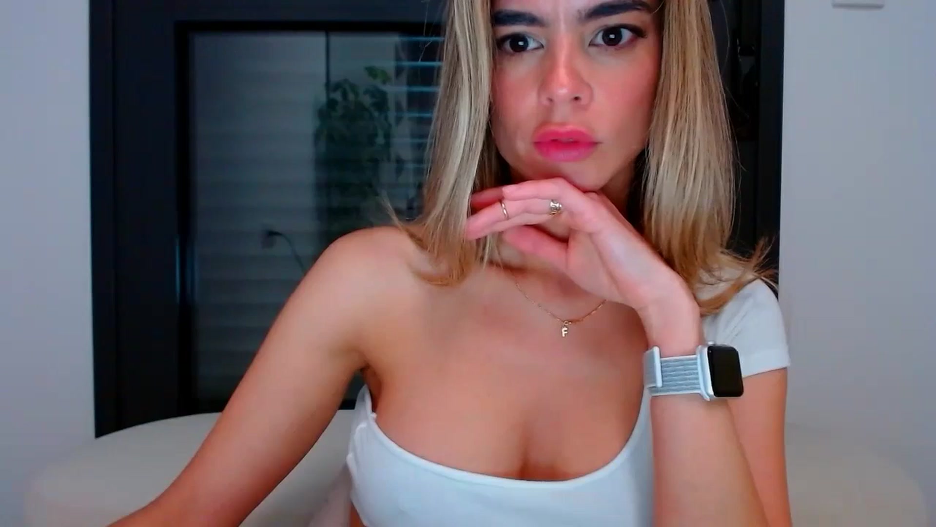 Gallery image thumbnail from fresagirl's myfreecams stream on, 05/06/2024, 22:14 image 6 of 20