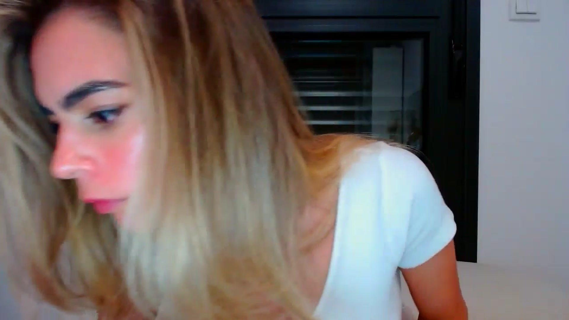 Gallery image thumbnail from fresagirl's myfreecams stream on, 05/06/2024, 23:09 image 20 of 20