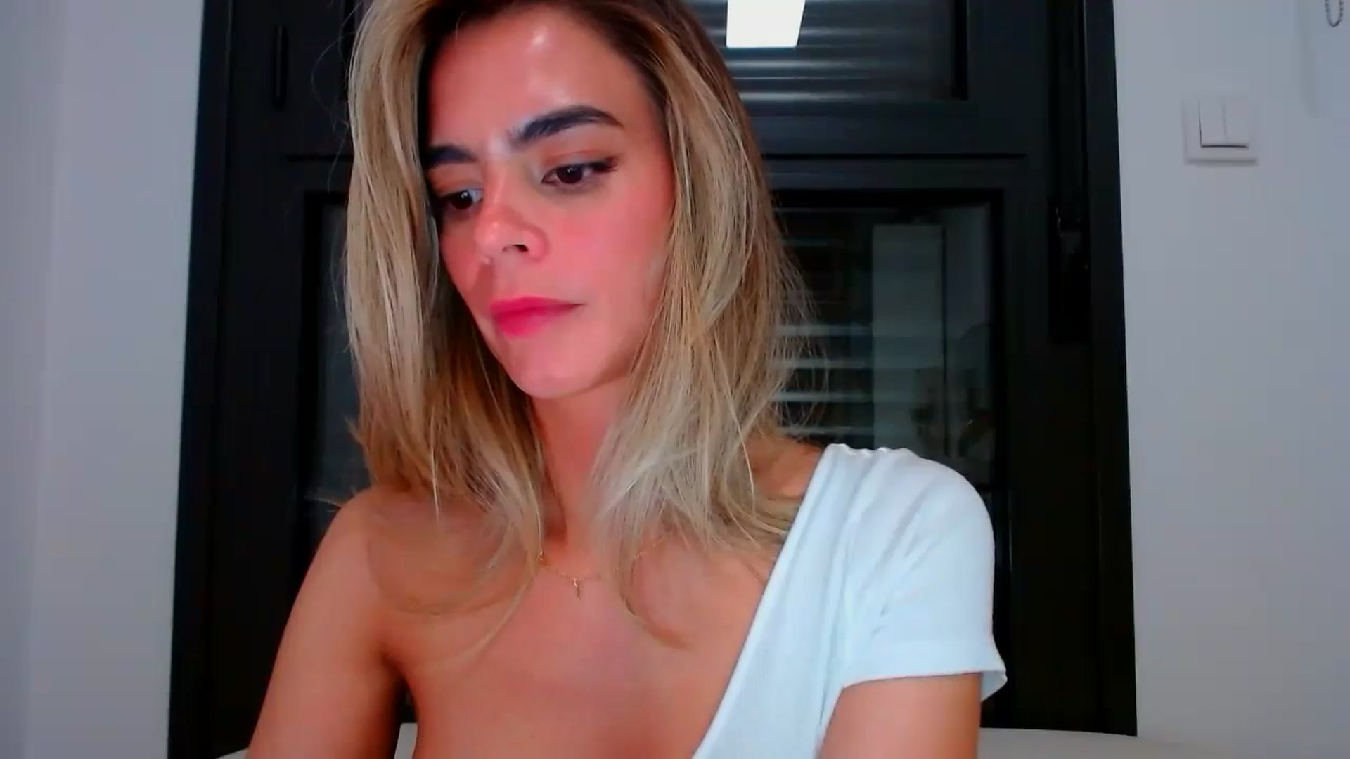 Gallery image thumbnail from fresagirl's myfreecams stream on, 05/06/2024, 23:09 image 5 of 20