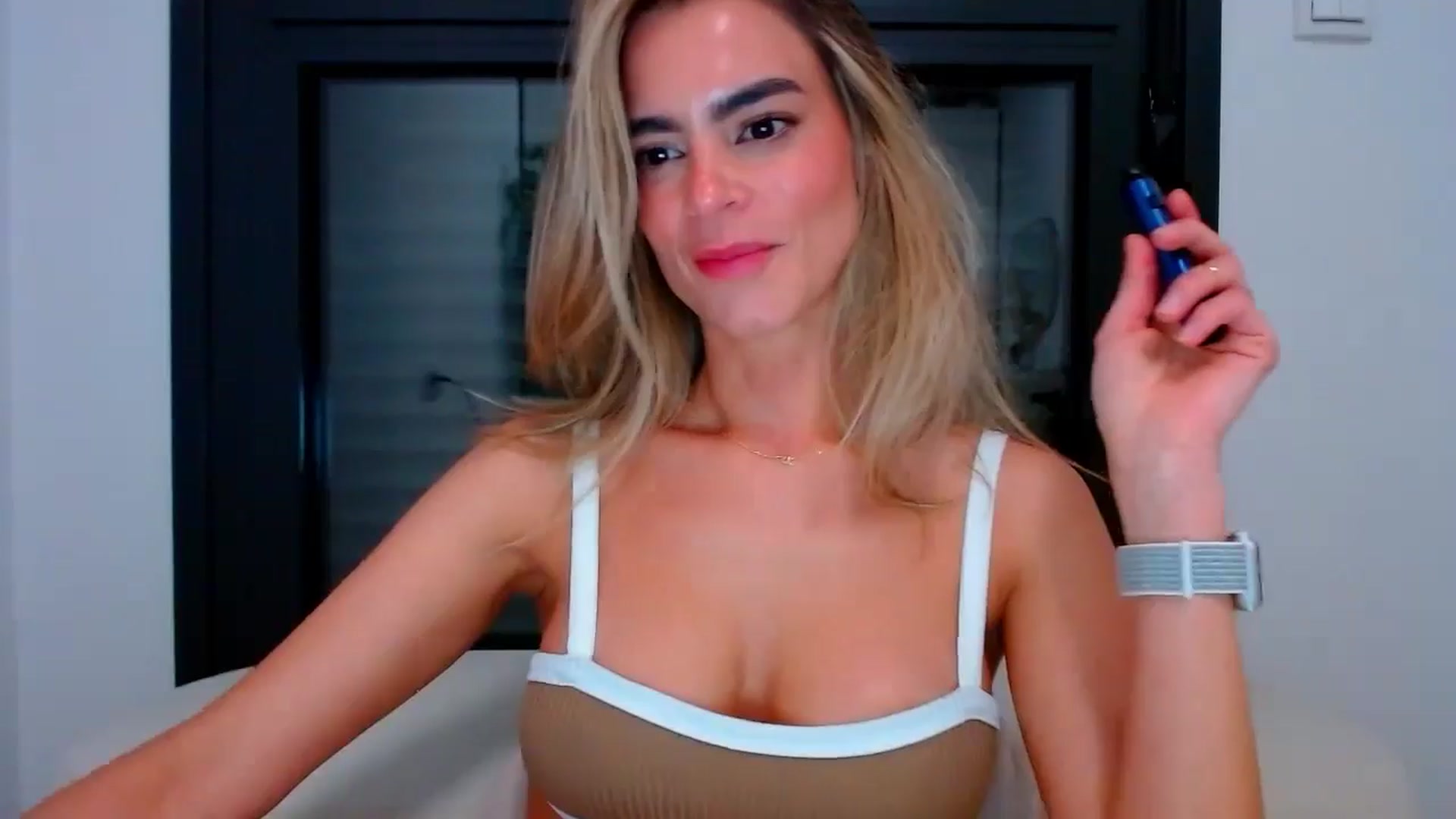 Gallery image thumbnail from fresagirl's myfreecams stream on, 05/07/2024, 22:18 image 3 of 20