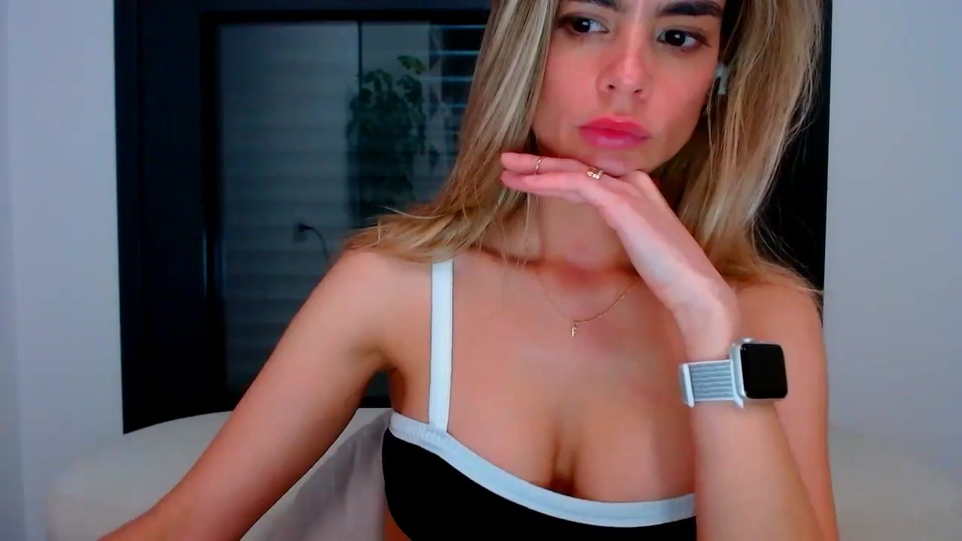 Gallery image thumbnail from fresagirl's myfreecams stream on, 05/08/2024, 23:46 image 20 of 20