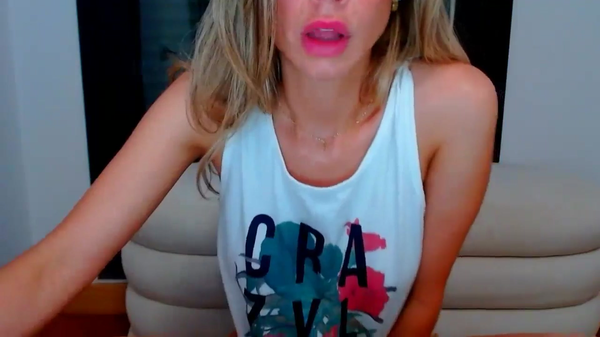 Gallery image thumbnail from fresagirl's myfreecams stream on, 05/13/2024, 23:41 image 3 of 20