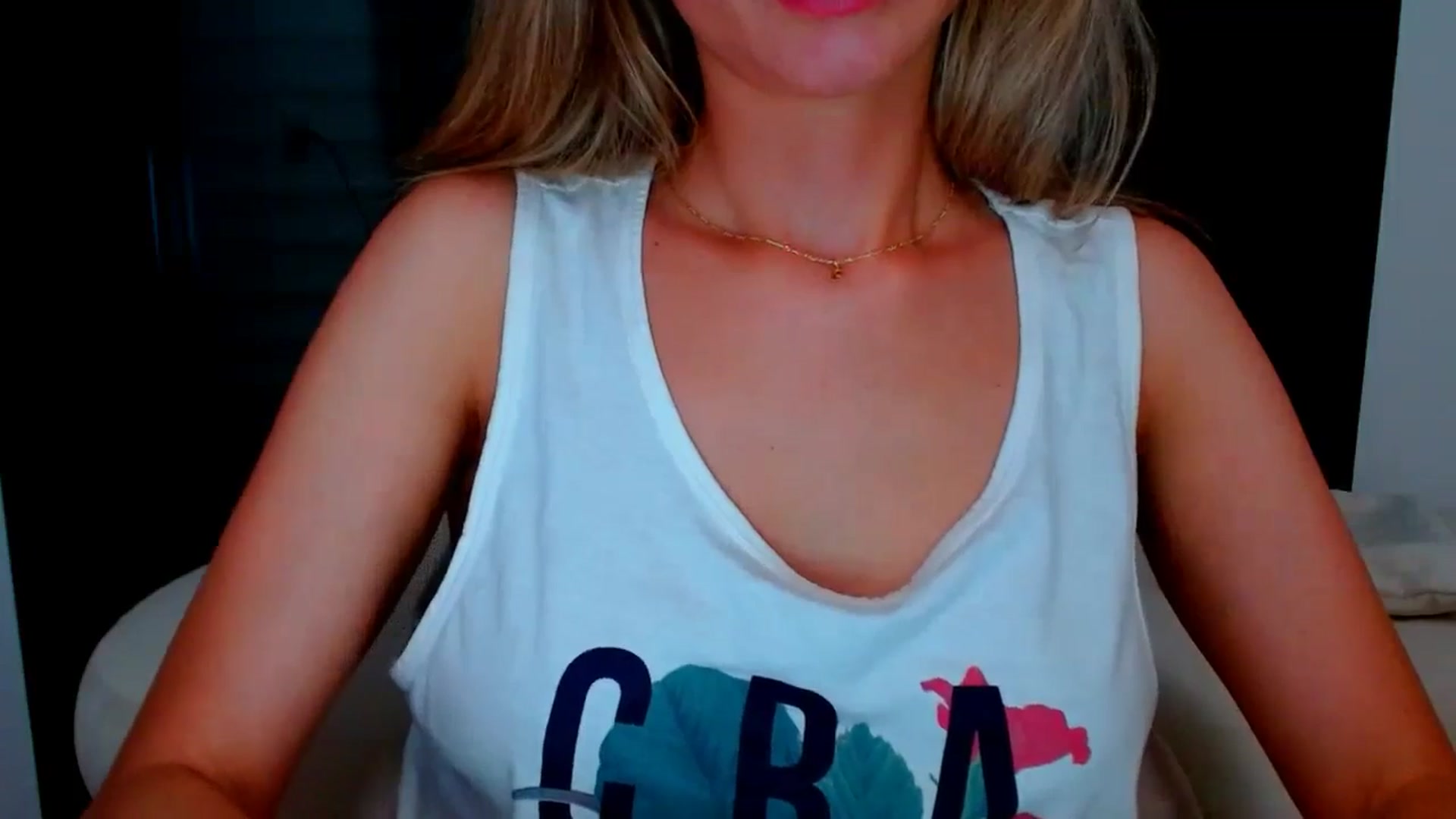 Gallery image thumbnail from fresagirl's myfreecams stream on, 05/13/2024, 23:41 image 16 of 20