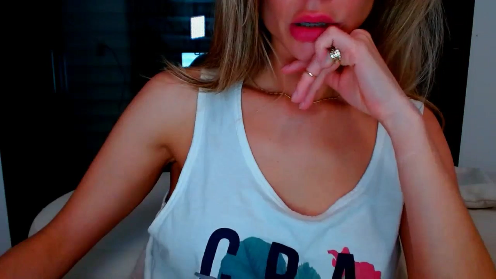 Gallery image thumbnail from fresagirl's myfreecams stream on, 05/13/2024, 23:41 image 18 of 20