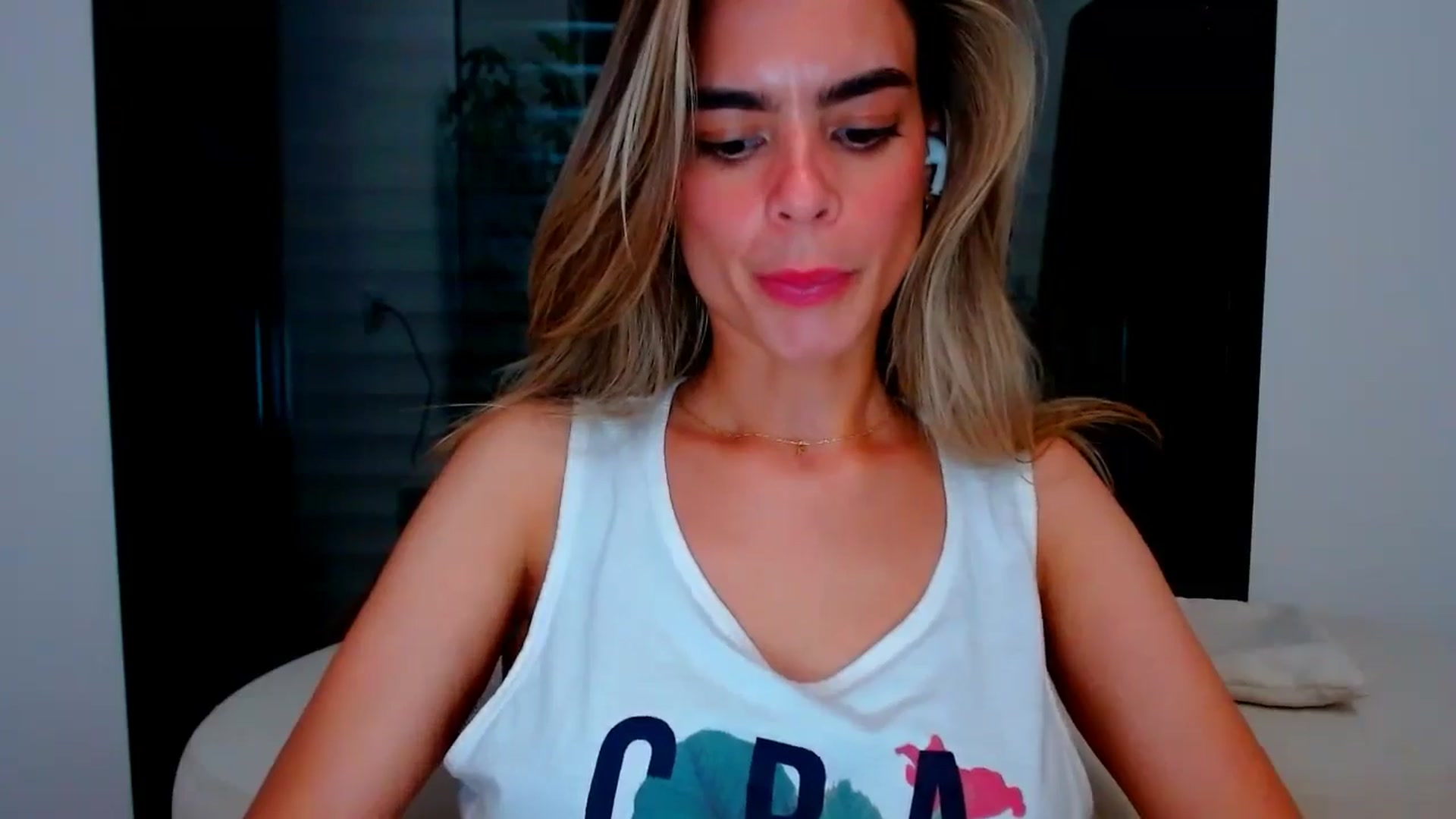 Gallery image thumbnail from fresagirl's myfreecams stream on, 05/13/2024, 23:41 image 19 of 20