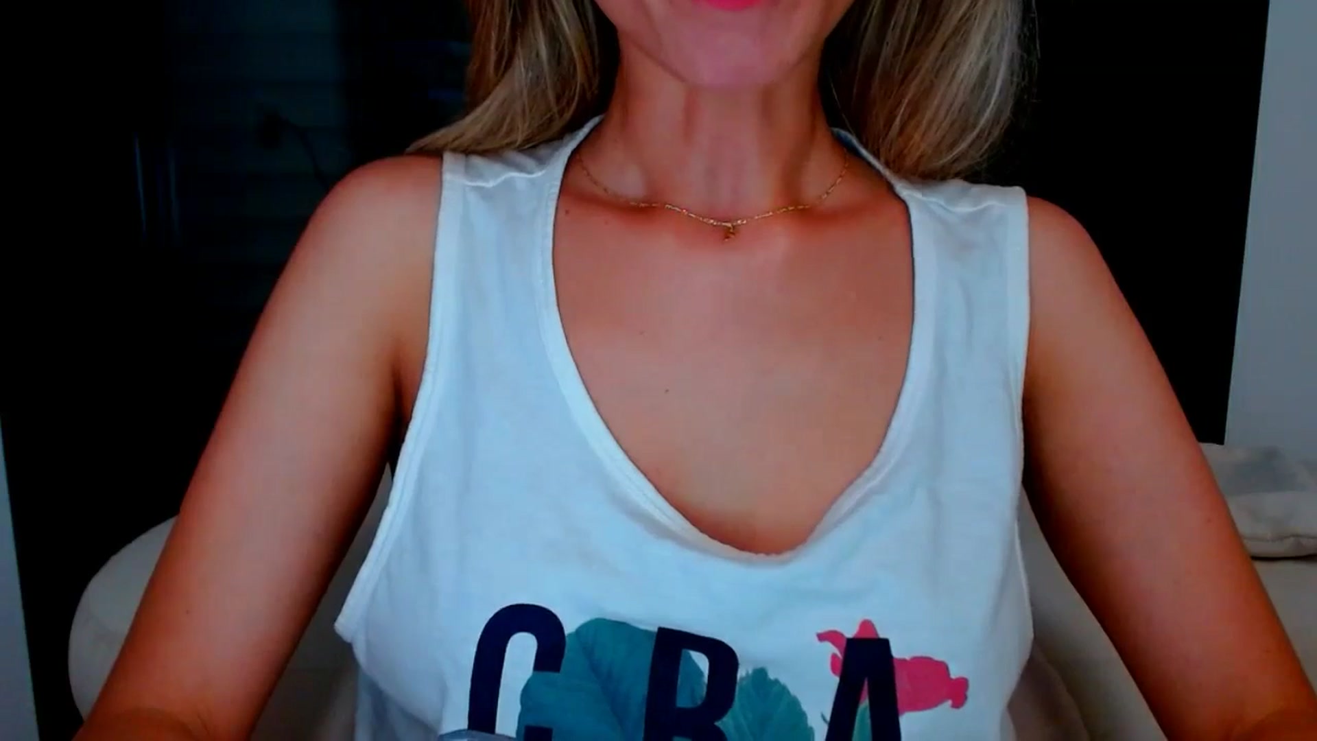 Gallery image thumbnail from fresagirl's myfreecams stream on, 05/13/2024, 23:41 image 15 of 20