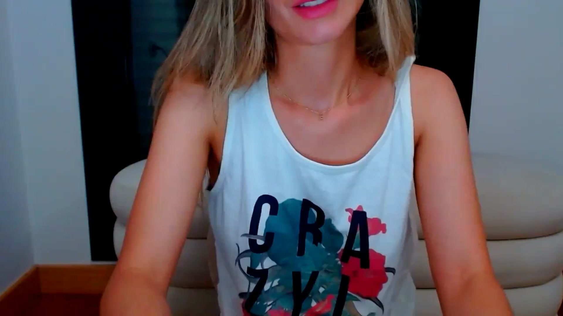Gallery image thumbnail from fresagirl's myfreecams stream on, 05/13/2024, 23:41 image 4 of 20