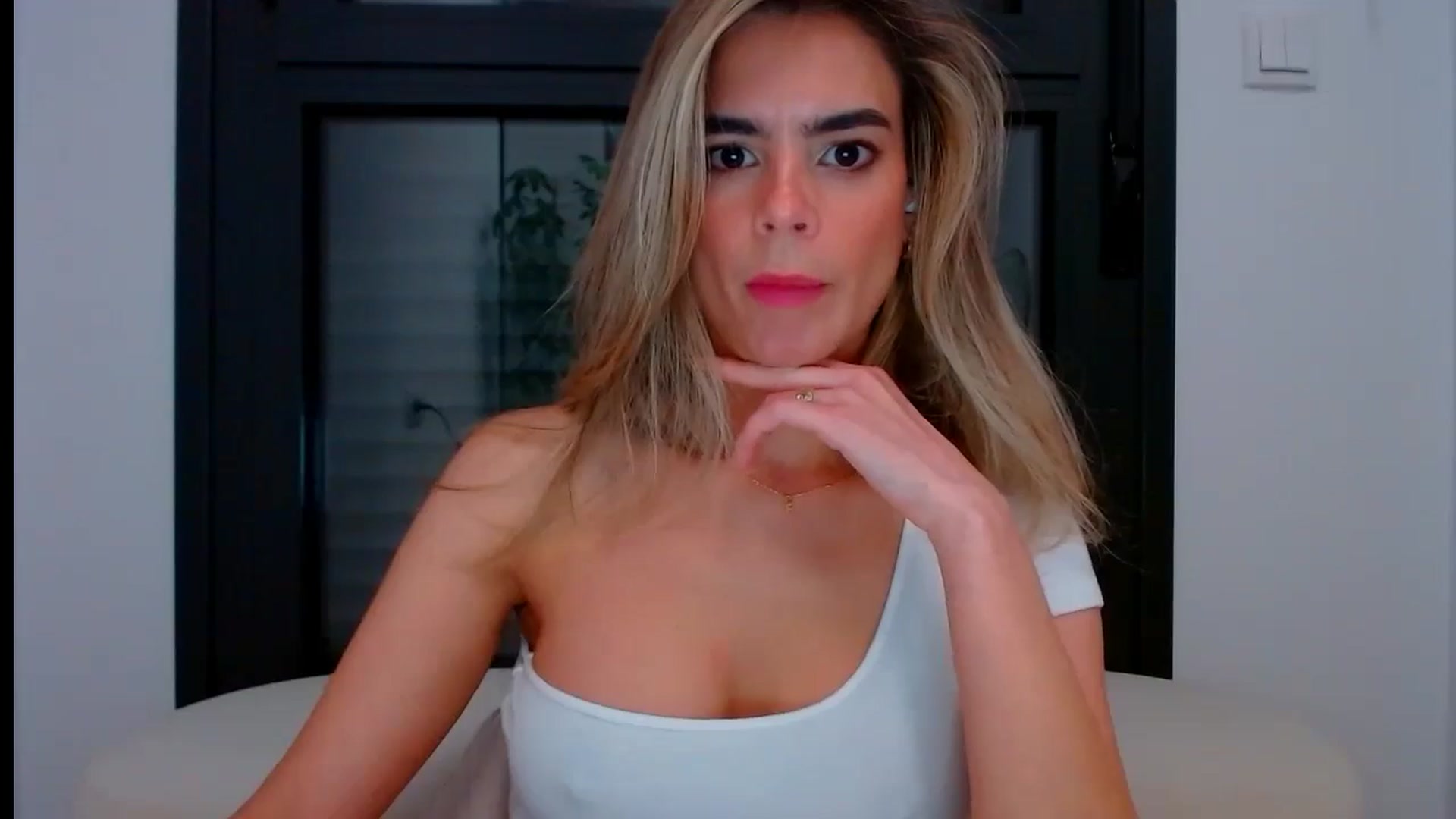 Gallery image thumbnail from fresagirl's myfreecams stream on, 05/15/2024, 20:05 image 12 of 20
