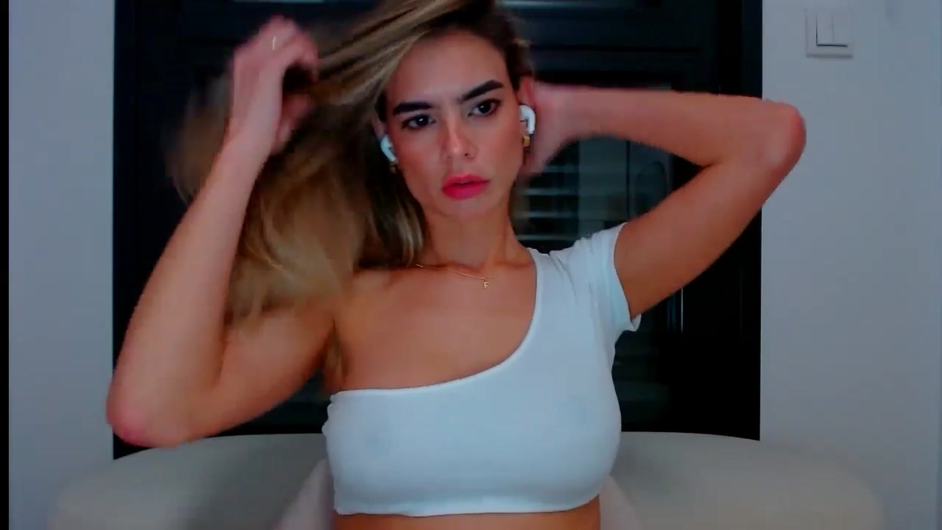 Gallery image thumbnail from fresagirl's myfreecams stream on, 05/15/2024, 20:05 image 8 of 20