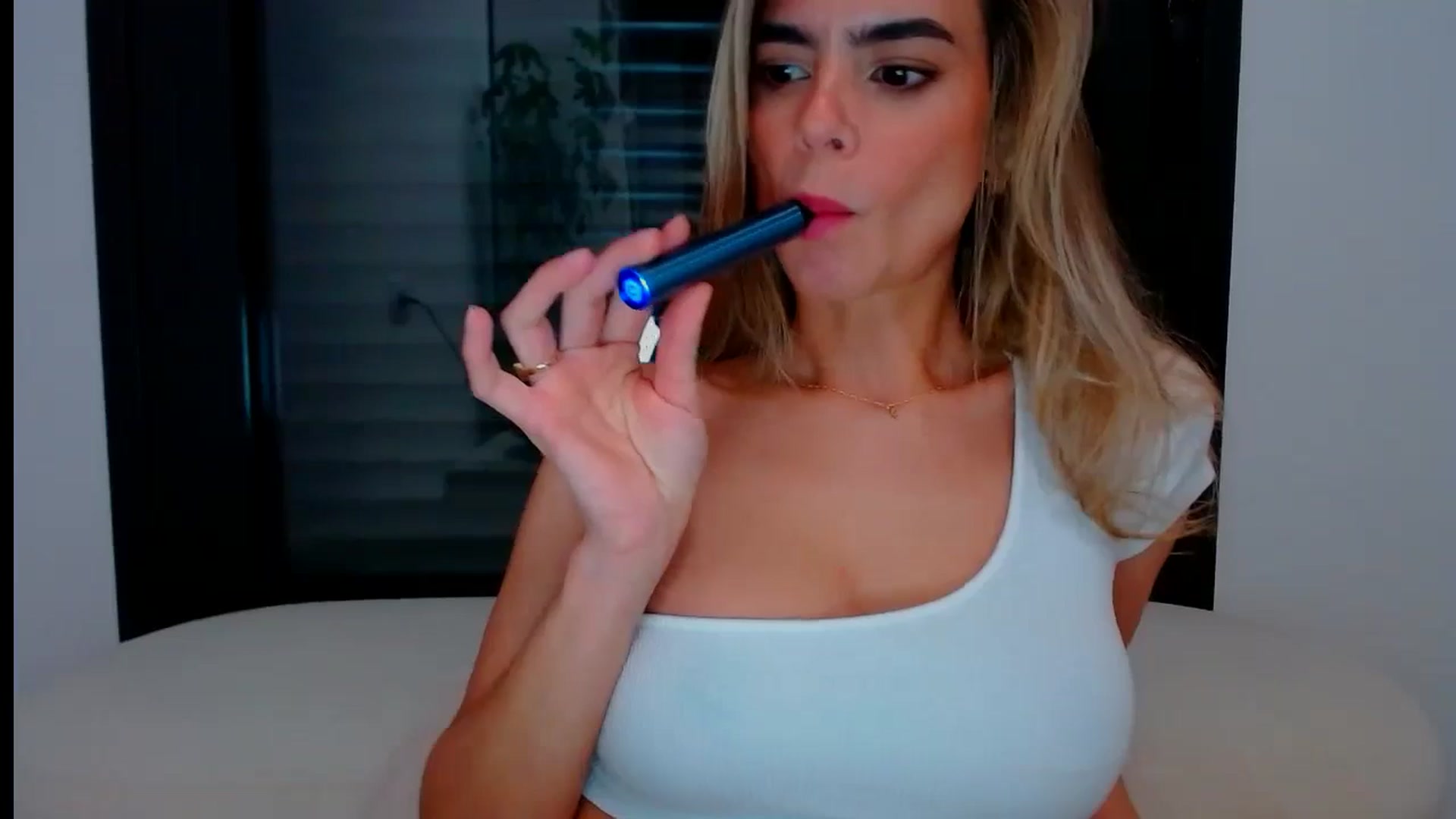 Gallery image thumbnail from fresagirl's myfreecams stream on, 05/15/2024, 20:05 image 13 of 20
