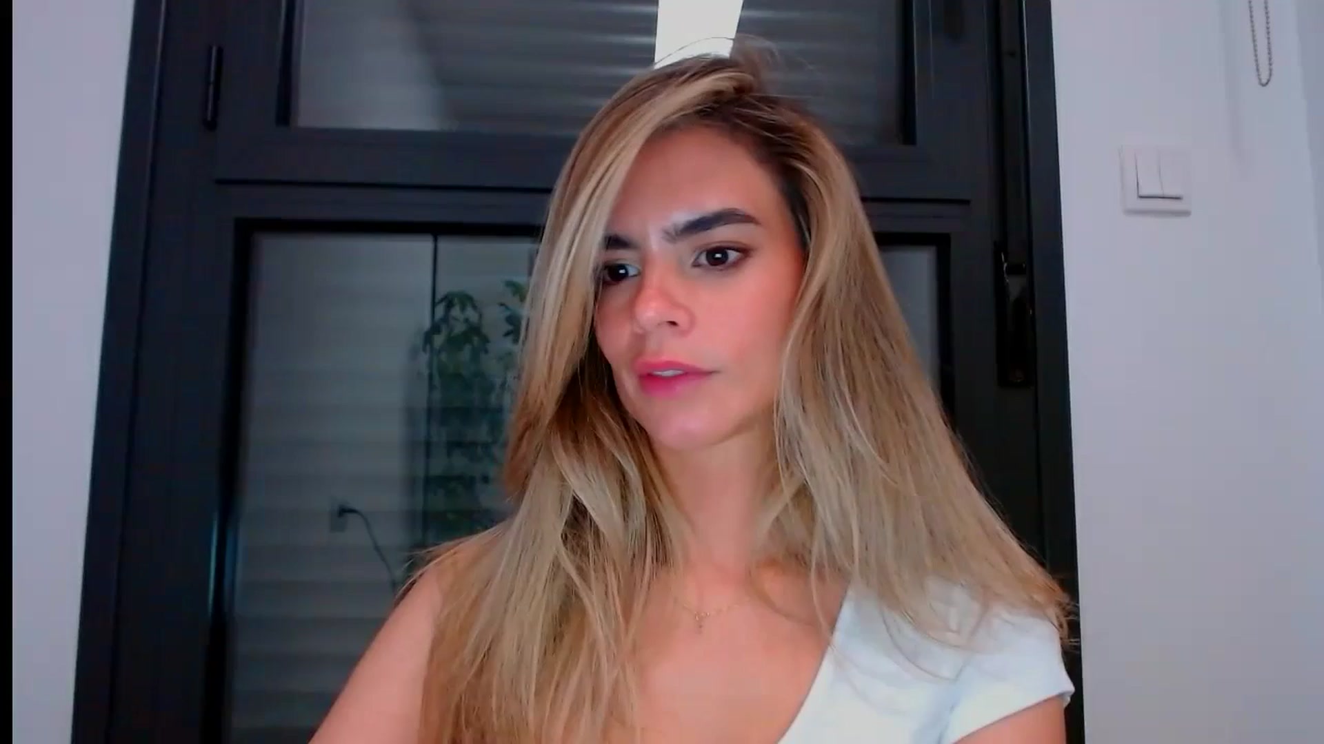 Gallery image thumbnail from fresagirl's myfreecams stream on, 05/15/2024, 21:48 image 20 of 20