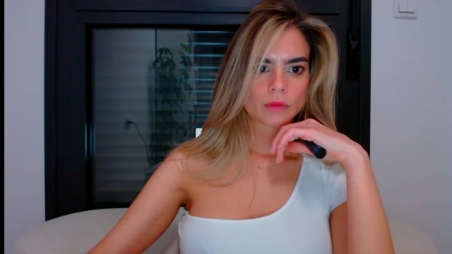 Gallery image thumbnail from fresagirl's myfreecams stream on, 05/15/2024, 22:19 image 4 of 20