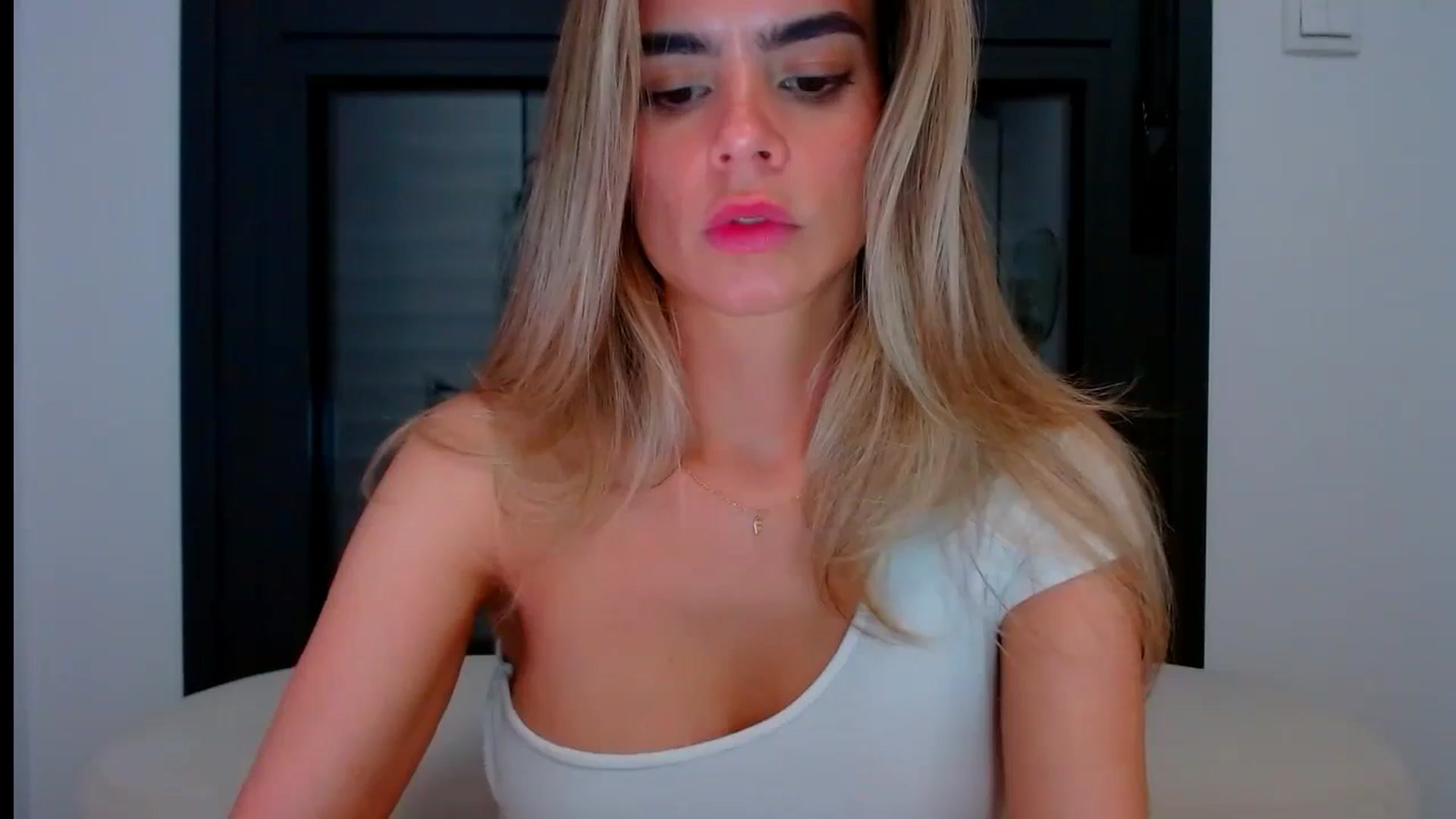 Gallery image thumbnail from fresagirl's myfreecams stream on, 05/15/2024, 22:19 image 14 of 20