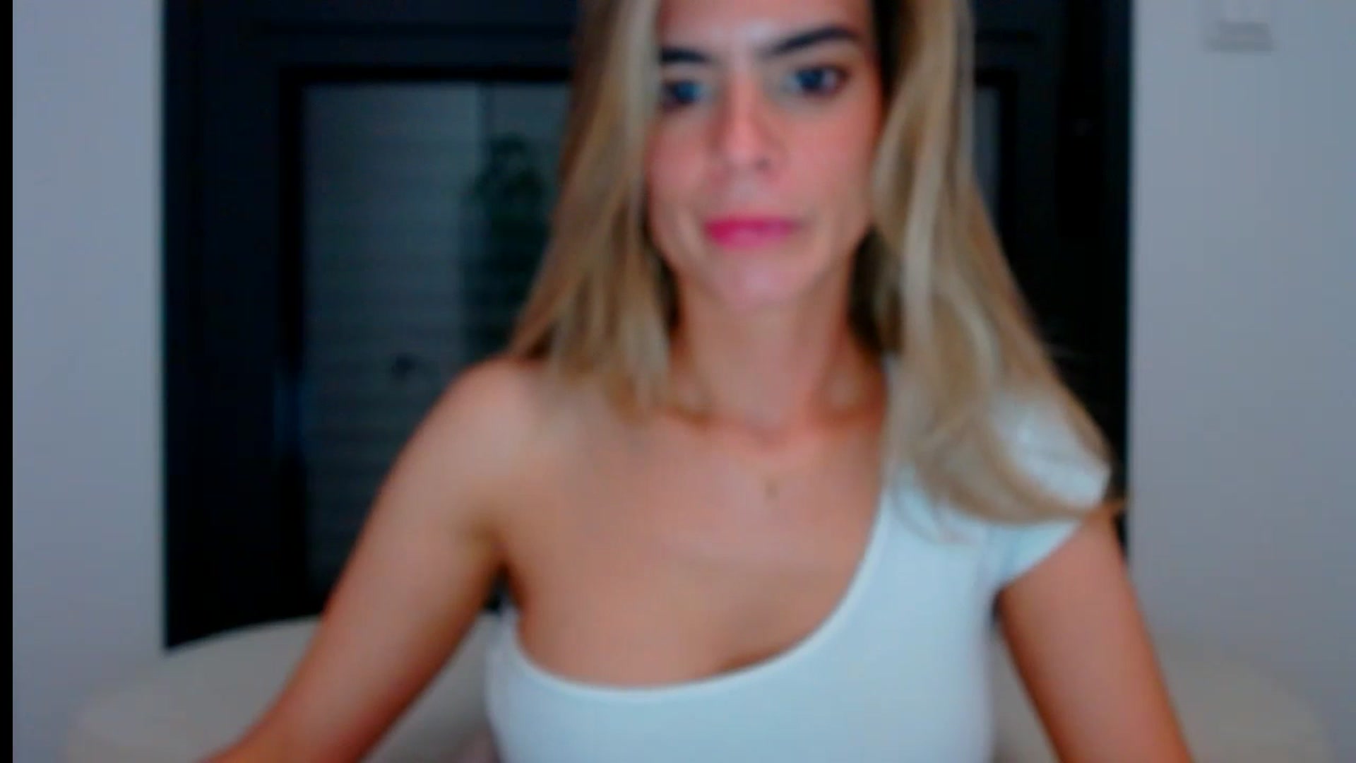 Gallery image thumbnail from fresagirl's myfreecams stream on, 05/15/2024, 22:19 image 12 of 20