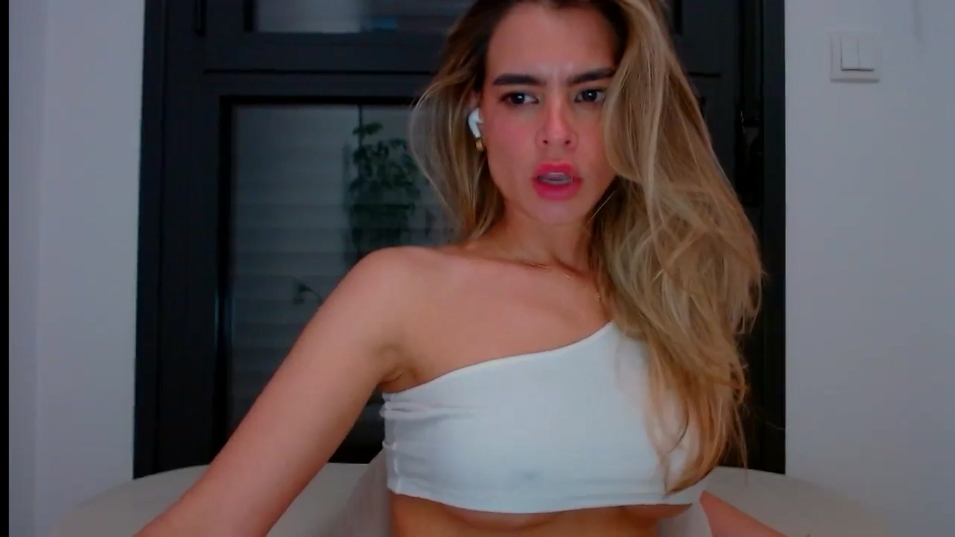 Gallery image thumbnail from fresagirl's myfreecams stream on, 05/27/2024, 23:13 image 18 of 20