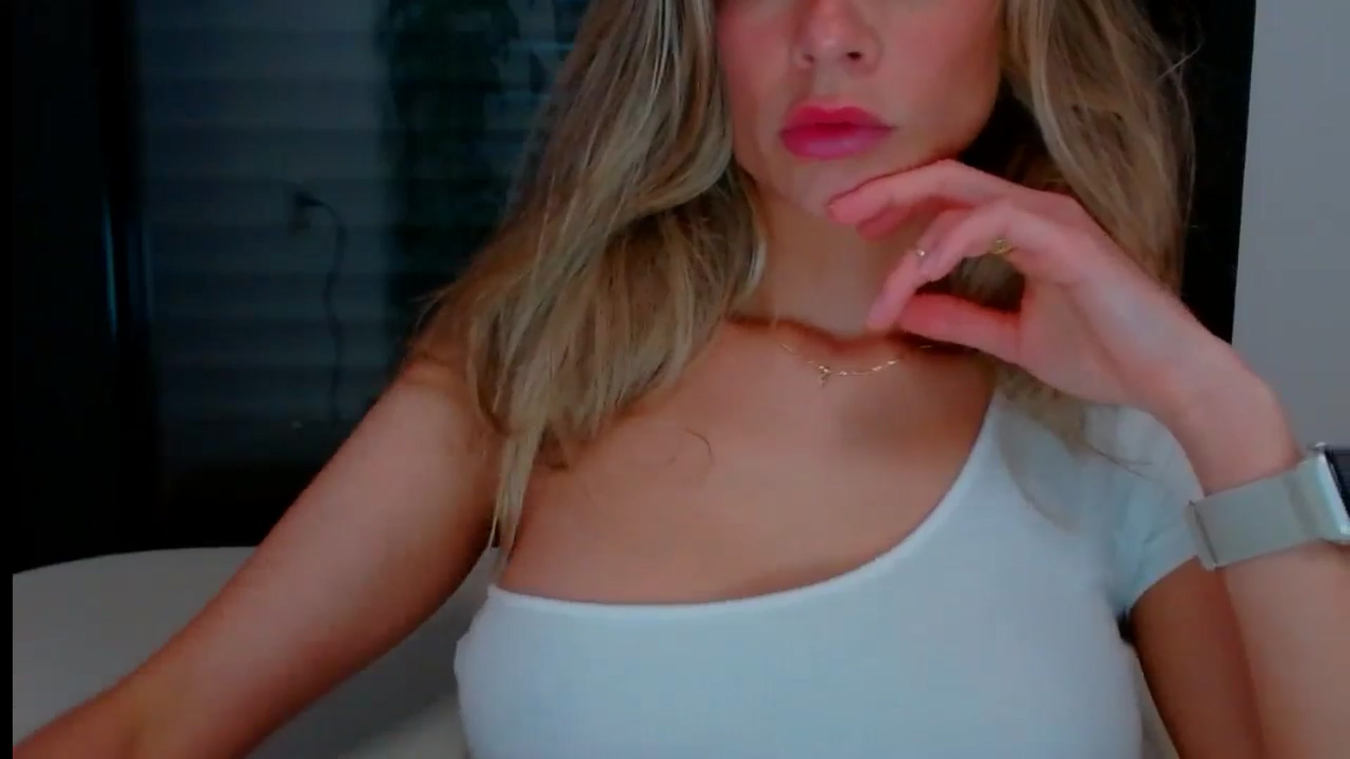 Gallery image thumbnail from fresagirl's myfreecams stream on, 05/27/2024, 23:13 image 10 of 20