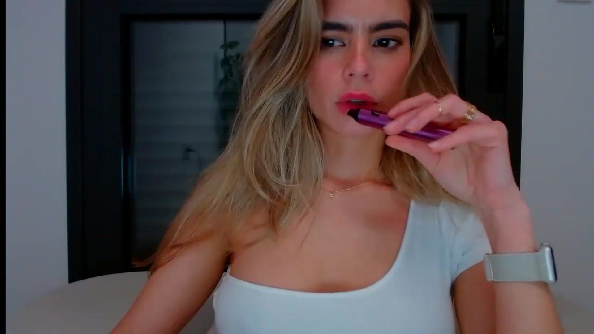 Gallery image thumbnail from fresagirl's myfreecams stream on, 05/27/2024, 23:13 image 12 of 20