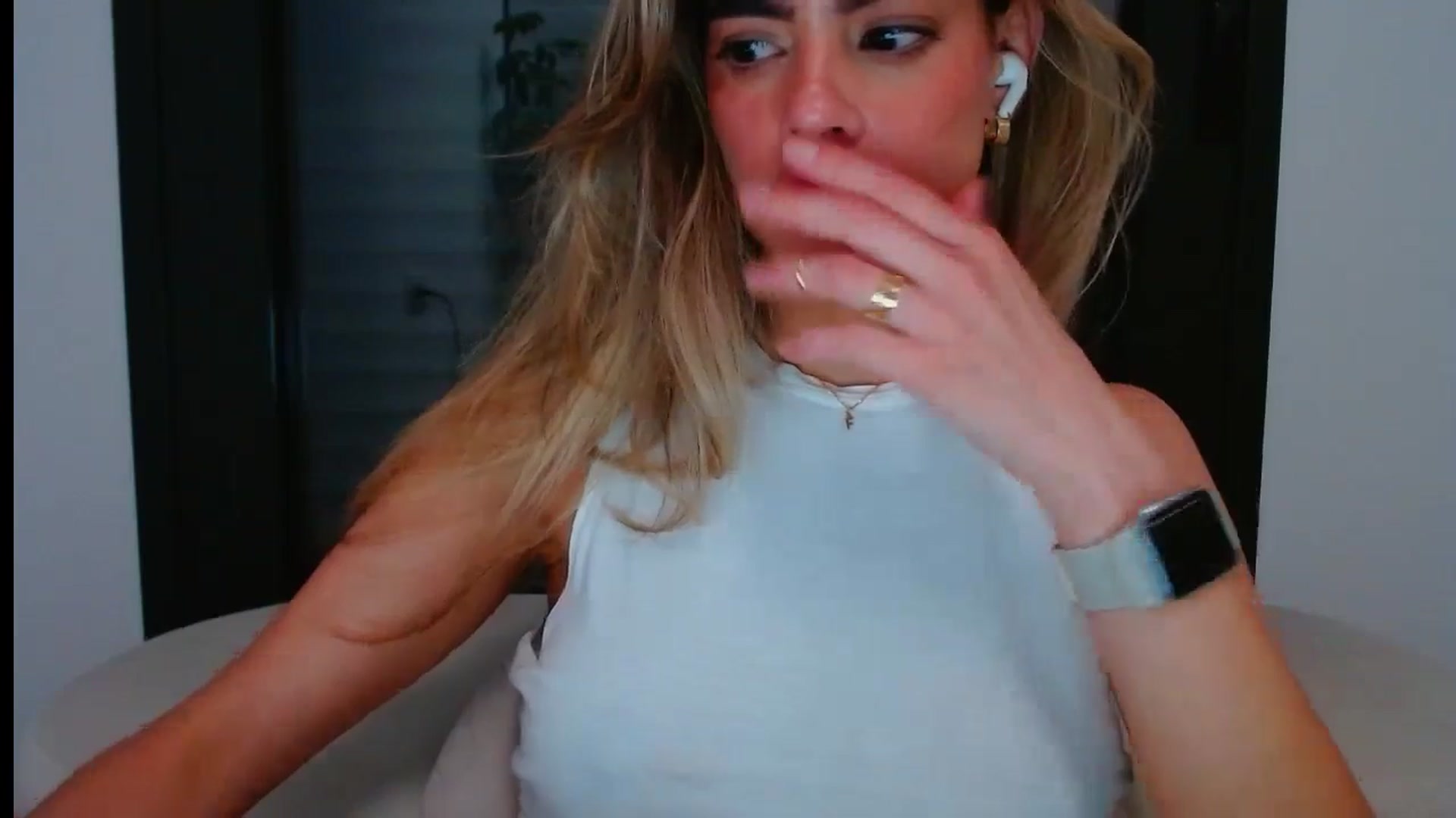 Gallery image thumbnail from fresagirl's myfreecams stream on, 05/28/2024, 21:50 image 15 of 20