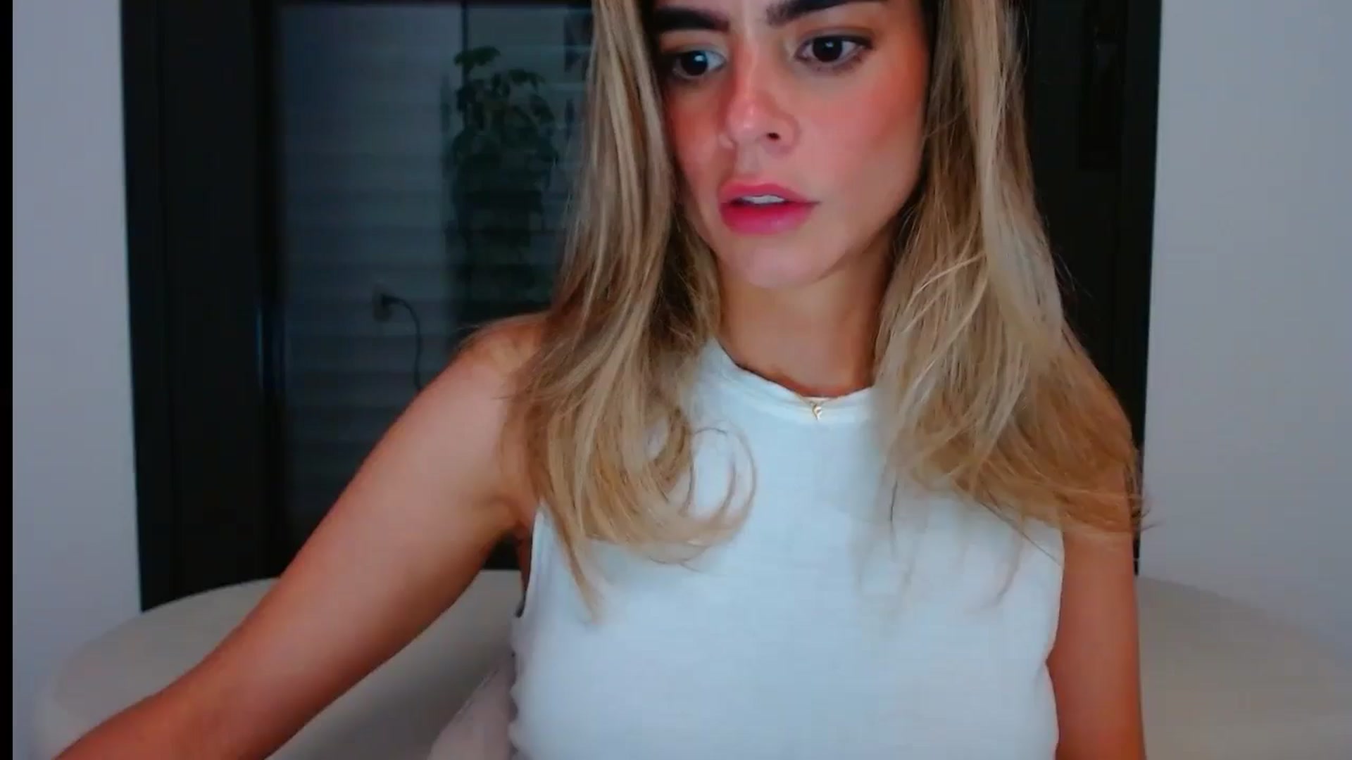 Gallery image thumbnail from fresagirl's myfreecams stream on, 05/28/2024, 21:50 image 11 of 20