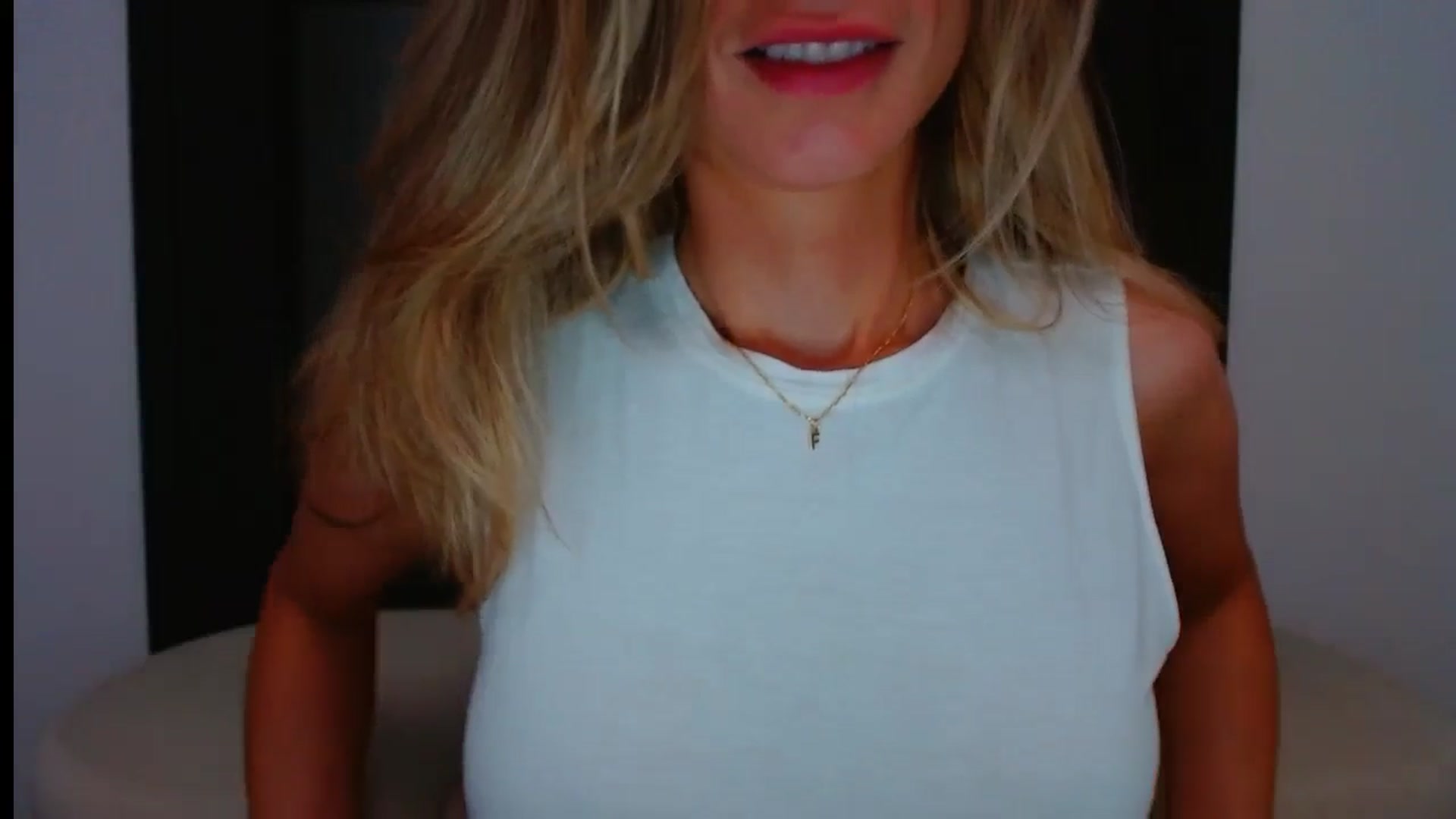 Gallery image thumbnail from fresagirl's myfreecams stream on, 05/28/2024, 21:50 image 12 of 20