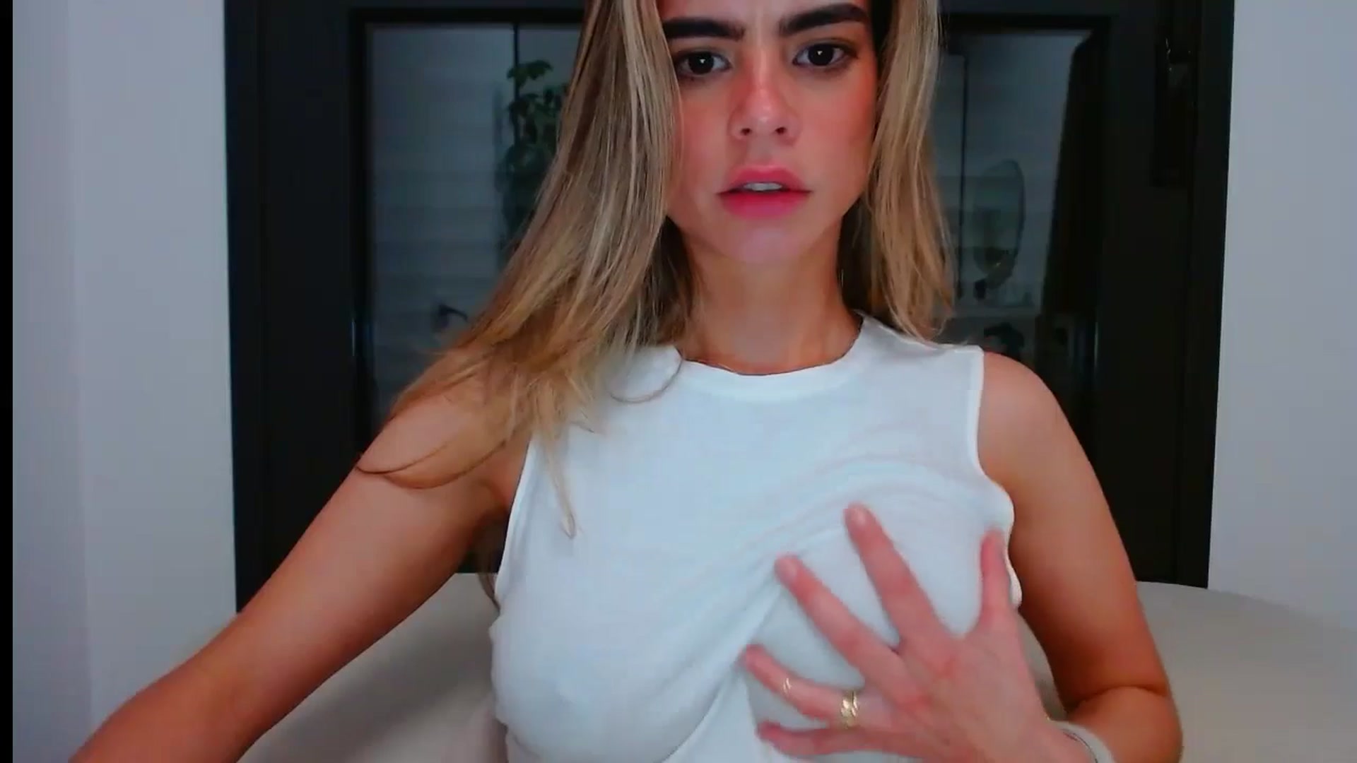 Gallery image thumbnail from fresagirl's myfreecams stream on, 05/28/2024, 21:50 image 18 of 20