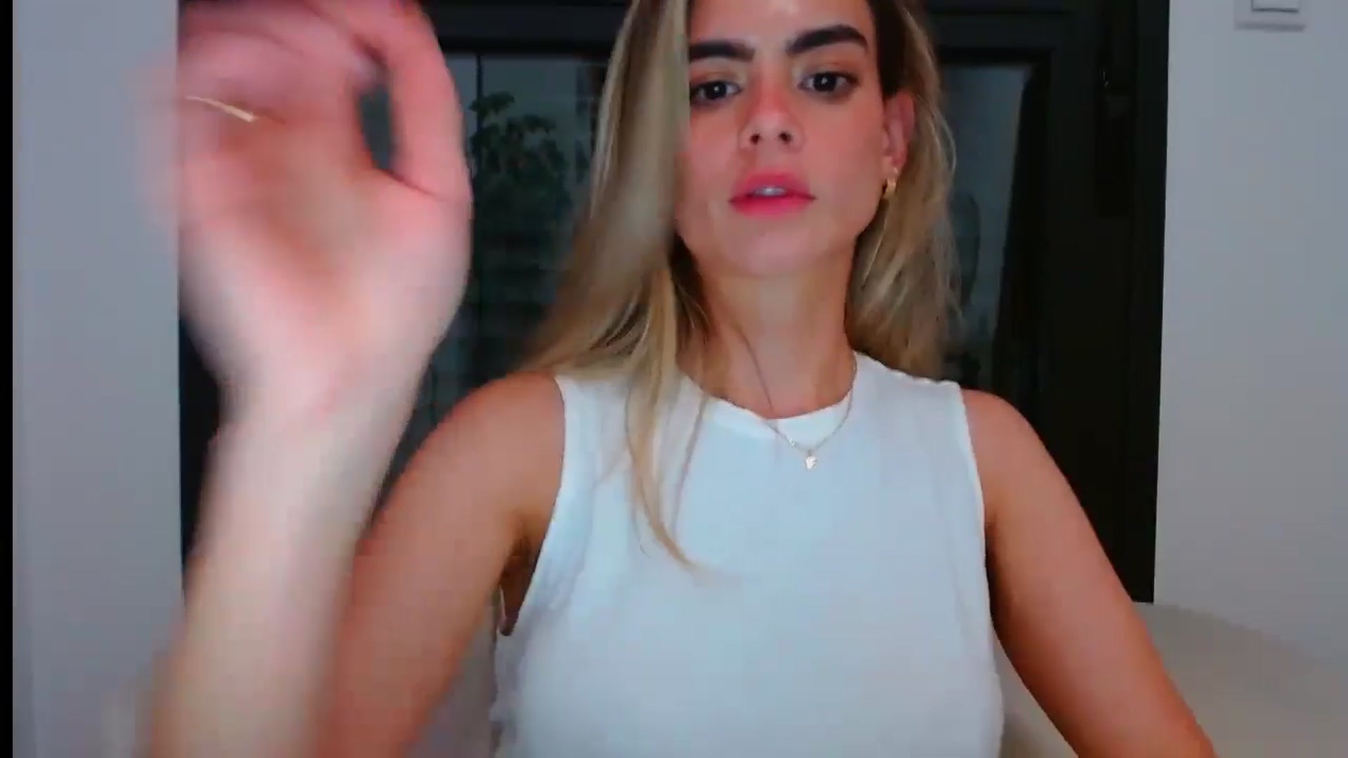 Gallery image thumbnail from fresagirl's myfreecams stream on, 05/28/2024, 23:28 image 14 of 20