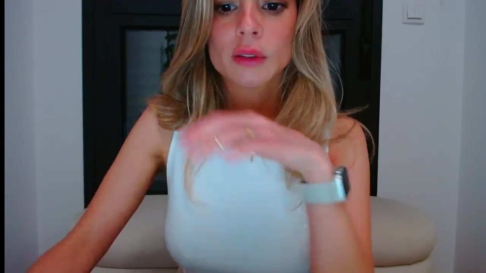 Gallery image thumbnail from fresagirl's myfreecams stream on, 05/28/2024, 23:28 image 16 of 20