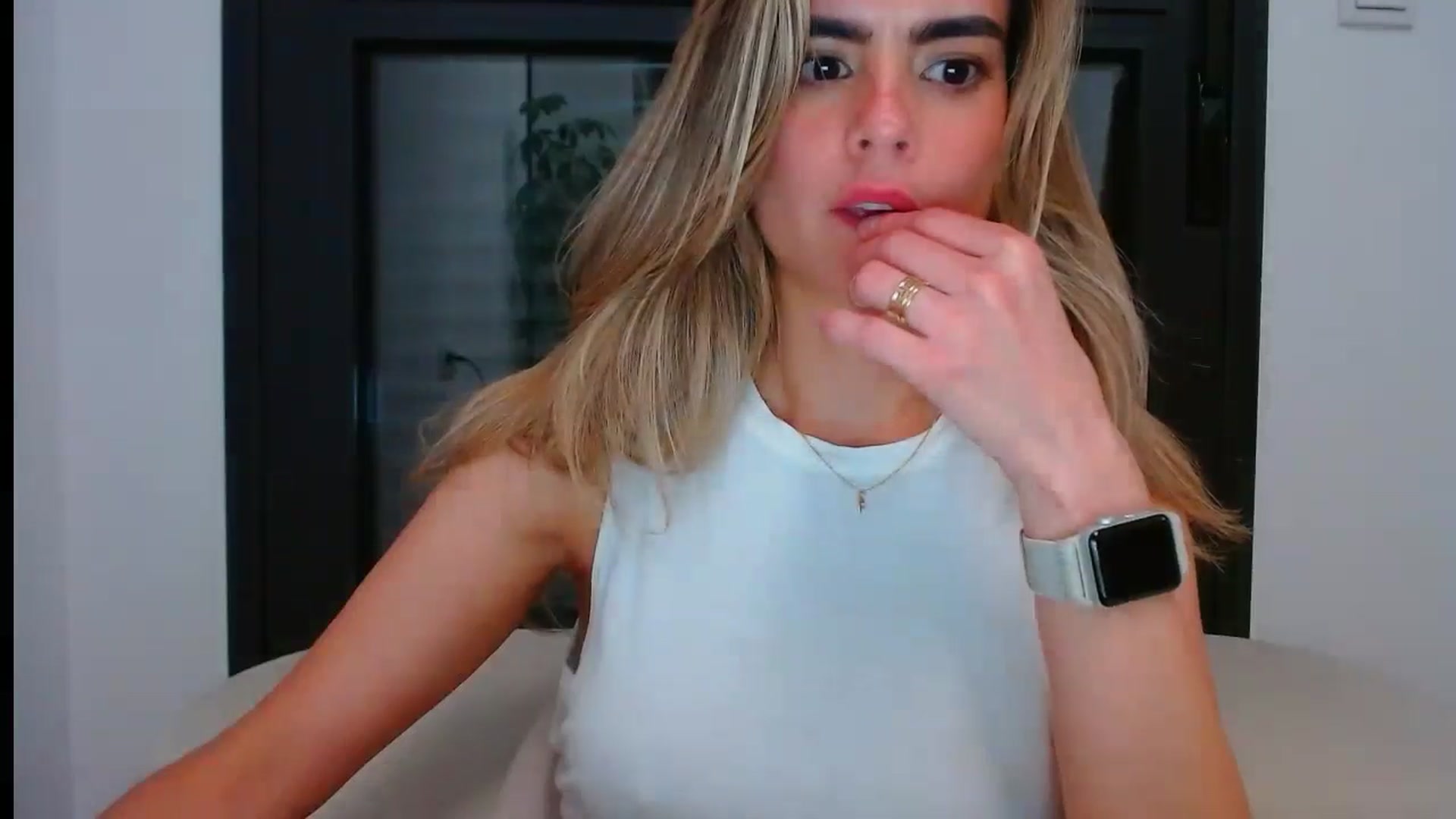 Gallery image thumbnail from fresagirl's myfreecams stream on, 05/28/2024, 23:28 image 4 of 20