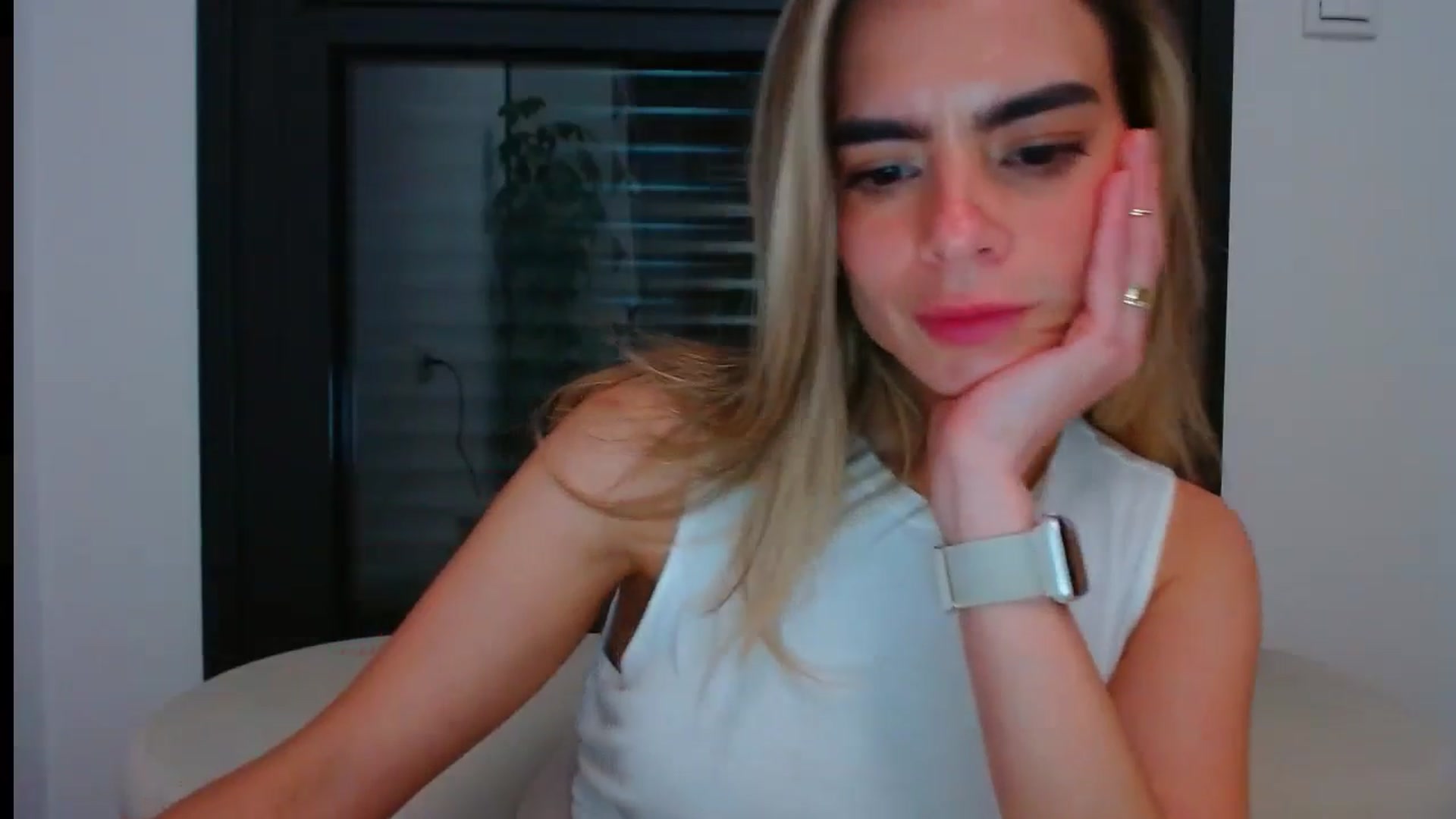 Gallery image thumbnail from fresagirl's myfreecams stream on, 05/28/2024, 23:28 image 13 of 20