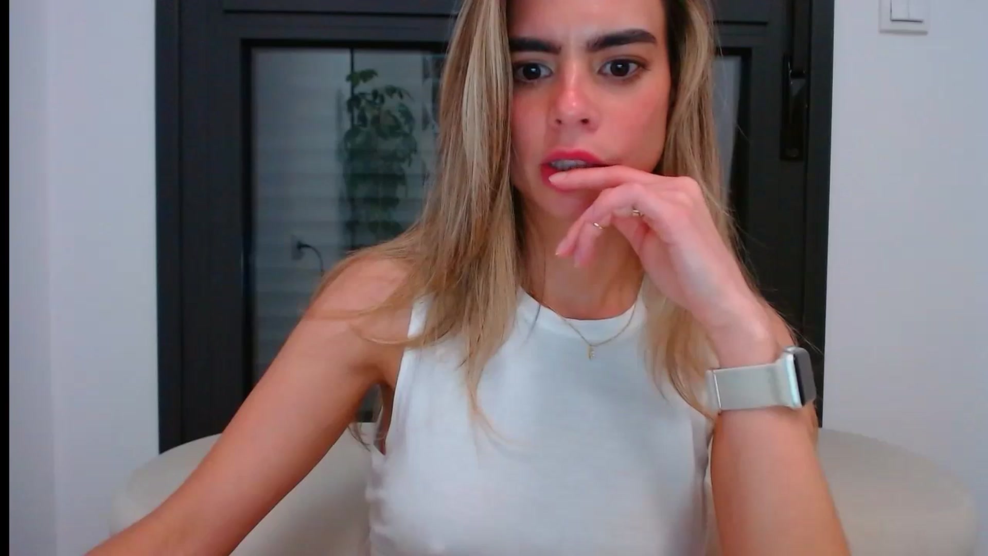 Gallery image thumbnail from fresagirl's myfreecams stream on, 05/28/2024, 23:28 image 12 of 20