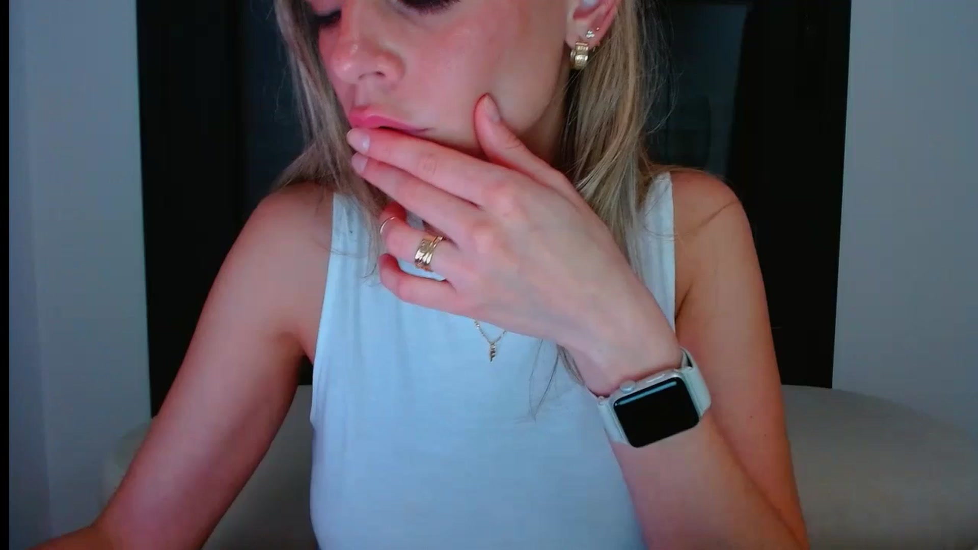 Gallery image thumbnail from fresagirl's myfreecams stream on, 05/28/2024, 23:28 image 1 of 20