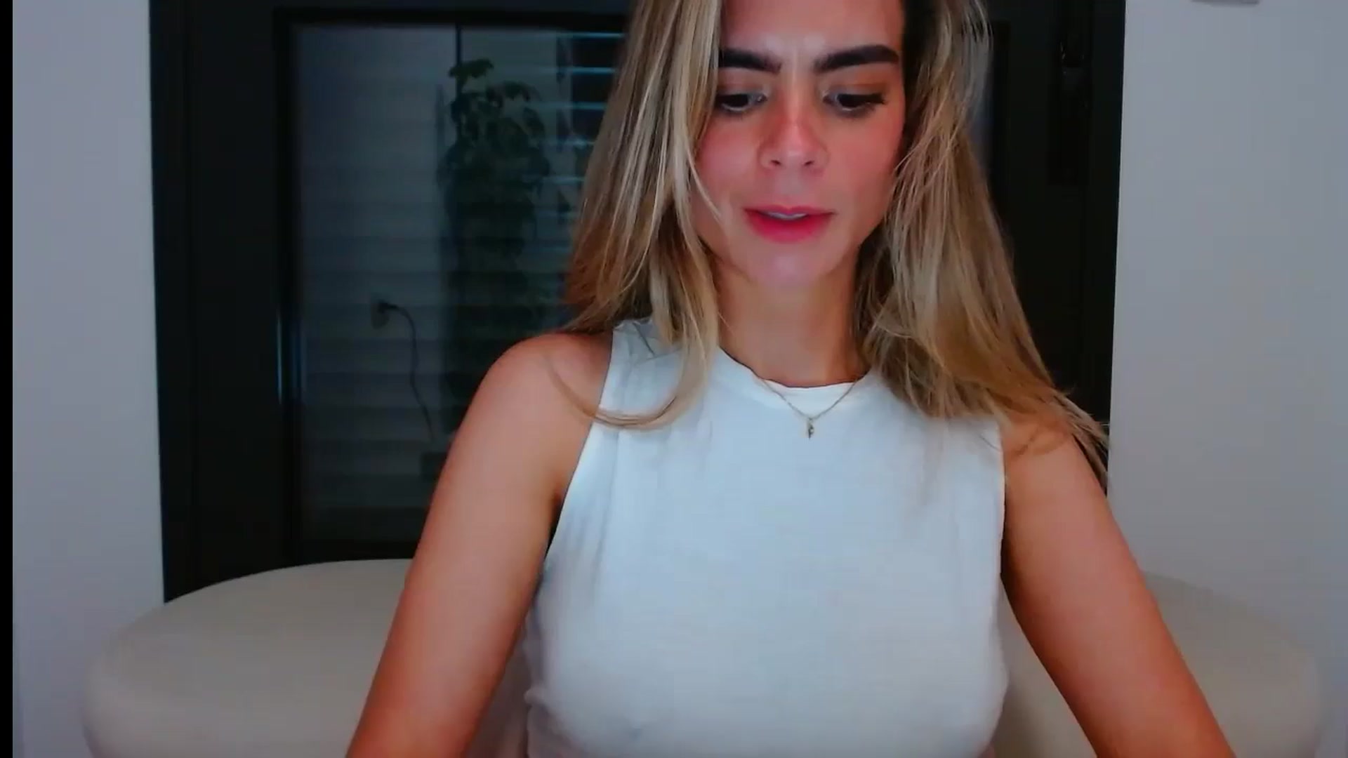 Gallery image thumbnail from fresagirl's myfreecams stream on, 05/28/2024, 23:28 image 20 of 20