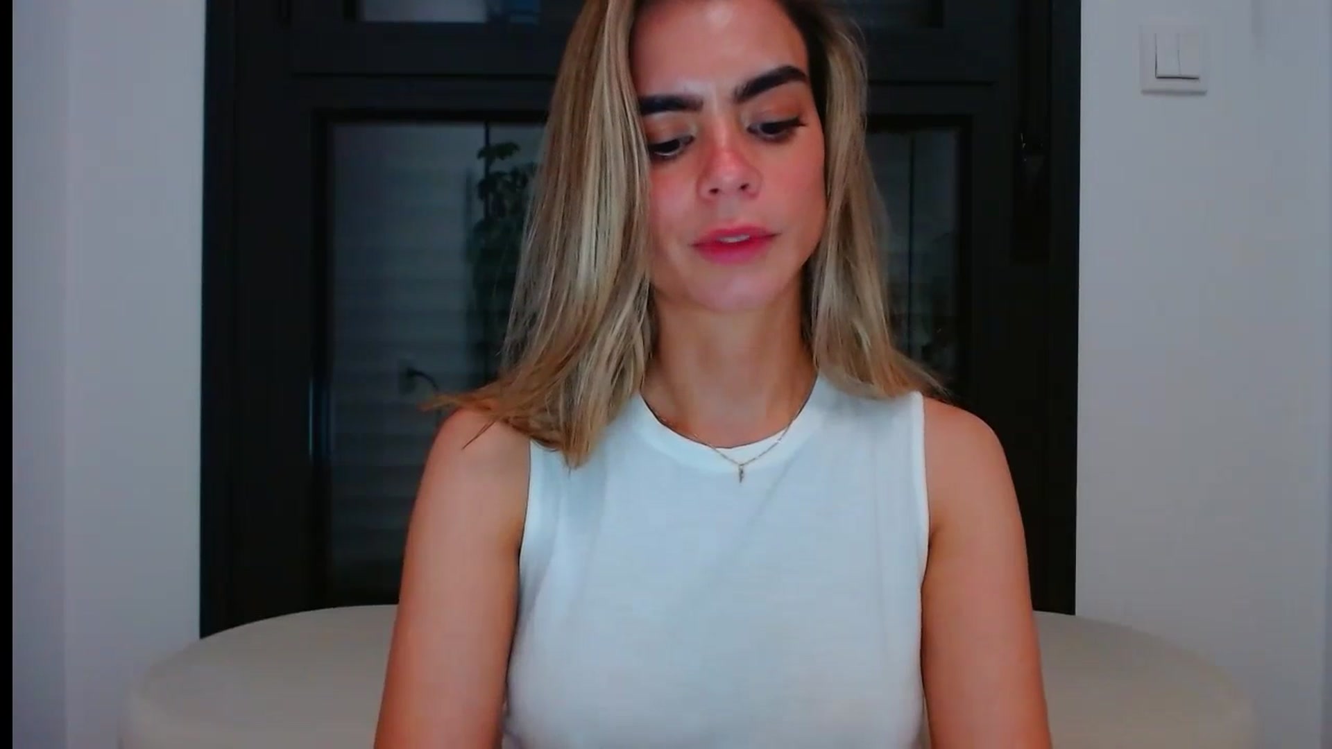 Gallery image thumbnail from fresagirl's myfreecams stream on, 05/28/2024, 23:59 image 3 of 20