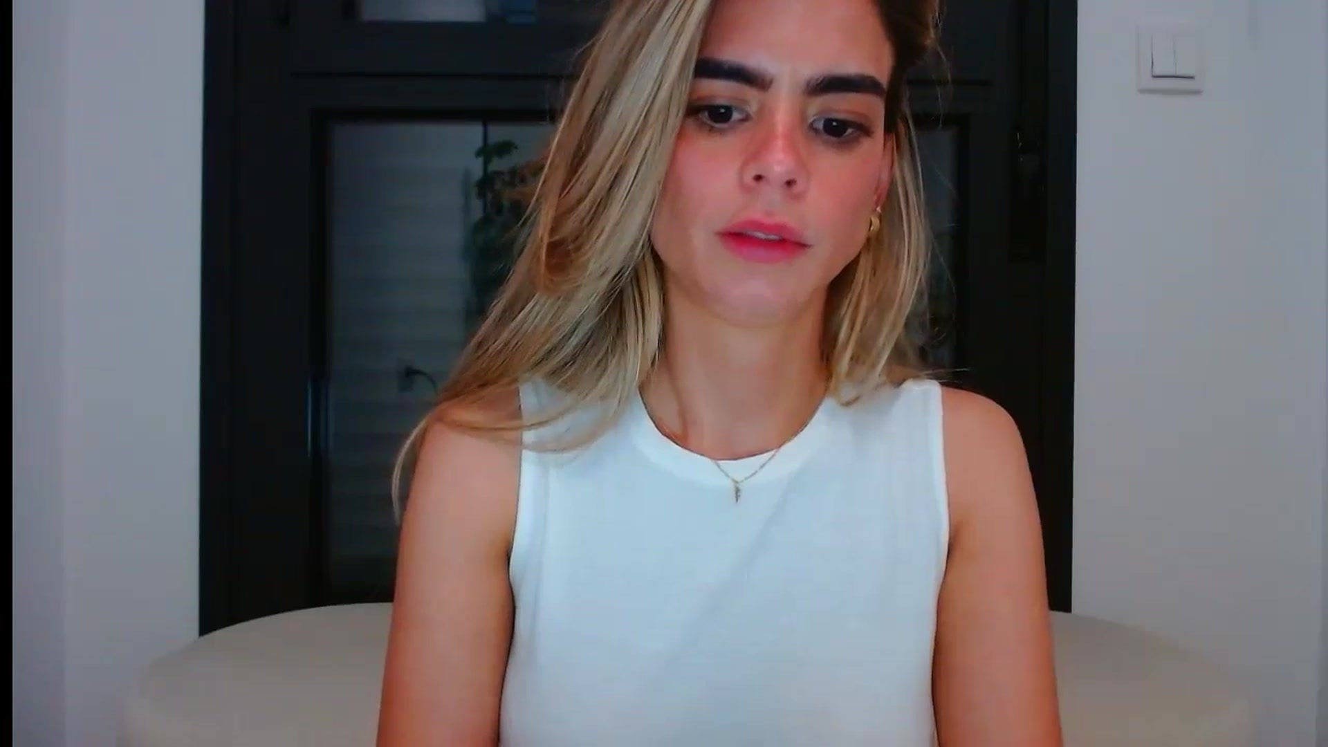 Gallery image thumbnail from fresagirl's myfreecams stream on, 05/28/2024, 23:59 image 4 of 20
