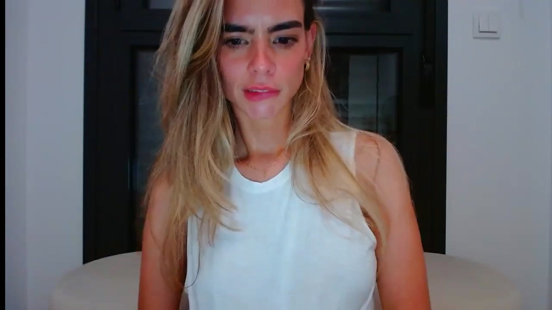 Gallery image thumbnail from fresagirl's myfreecams stream on, 05/28/2024, 23:59 image 9 of 20
