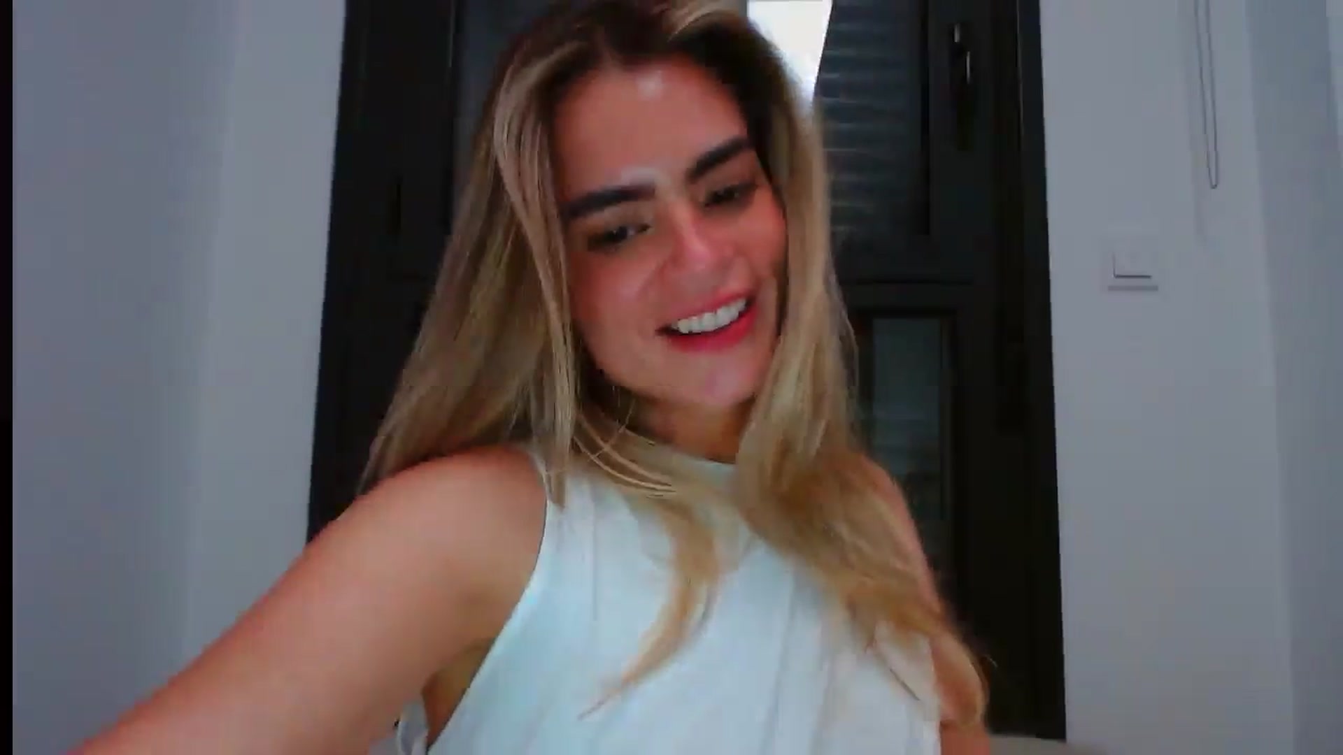 Gallery image thumbnail from fresagirl's myfreecams stream on, 05/28/2024, 23:59 image 19 of 20