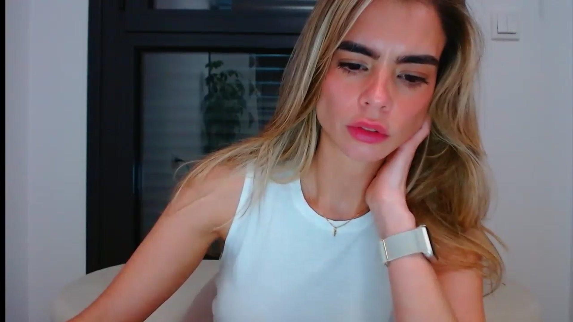 Gallery image thumbnail from fresagirl's myfreecams stream on, 05/28/2024, 23:59 image 5 of 20