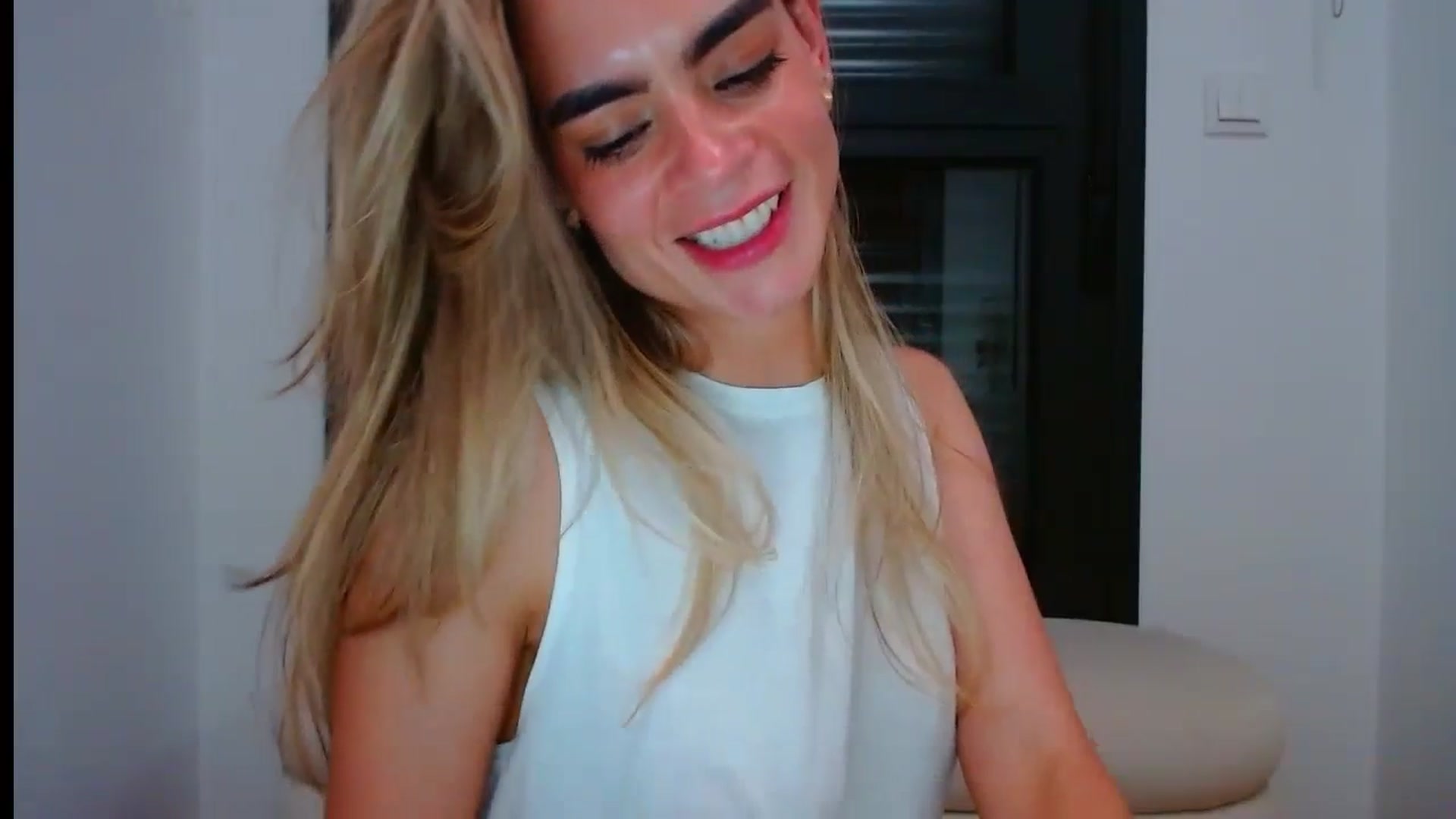 Gallery image thumbnail from fresagirl's myfreecams stream on, 05/28/2024, 23:59 image 20 of 20