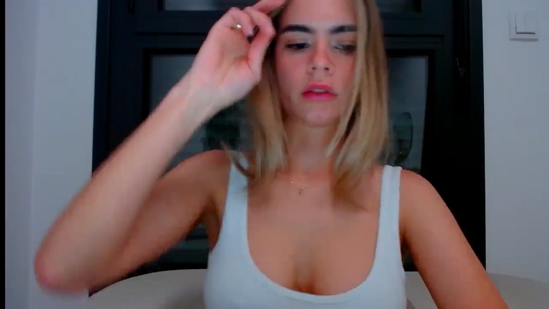 Gallery image thumbnail from fresagirl's myfreecams stream on, 05/30/2024, 24:04 image 19 of 20