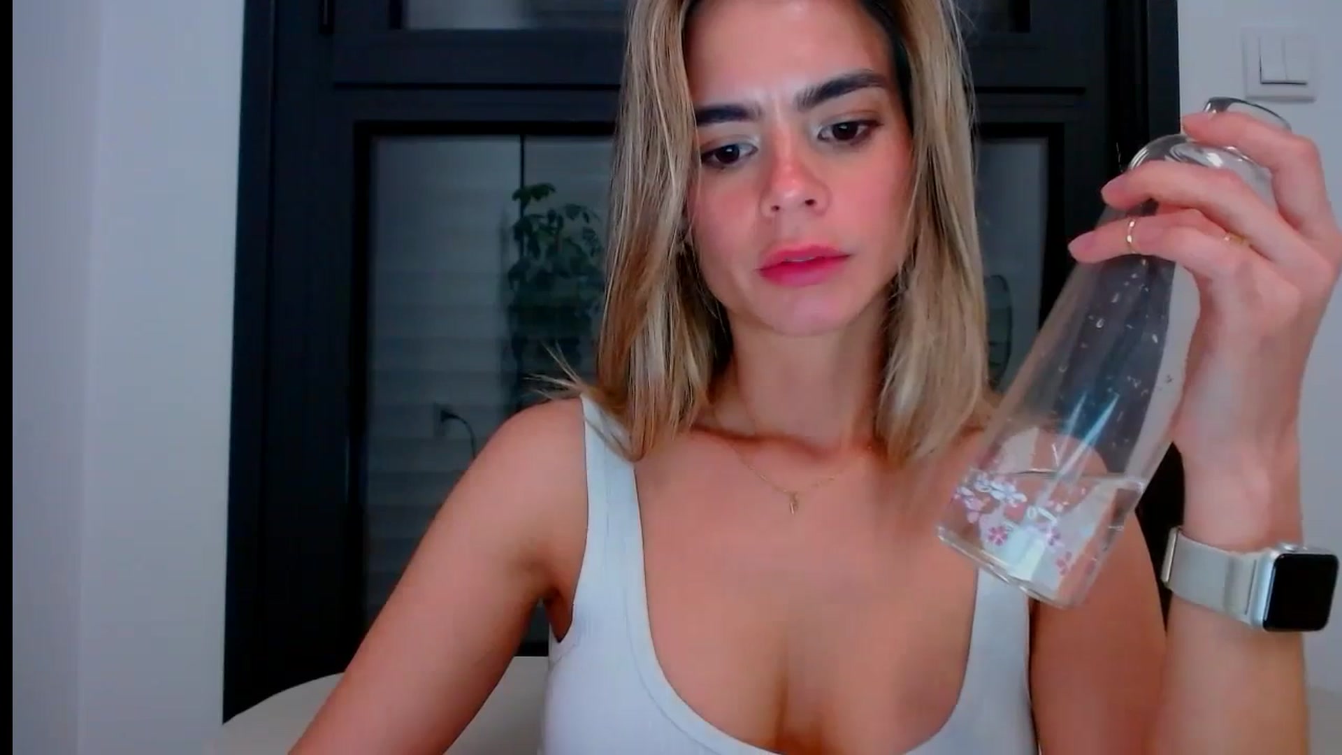 Gallery image thumbnail from fresagirl's myfreecams stream on, 05/30/2024, 24:34 image 4 of 20