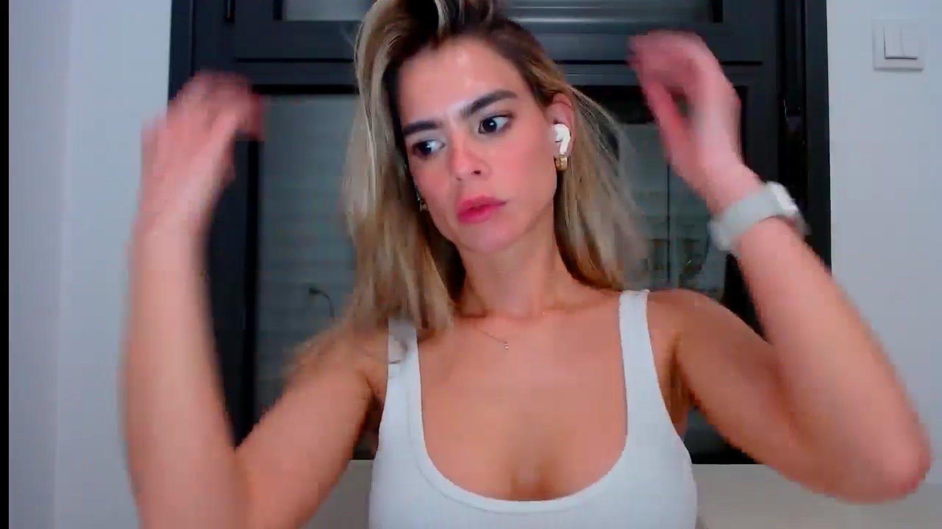 Gallery image thumbnail from fresagirl's myfreecams stream on, 05/30/2024, 24:34 image 7 of 20