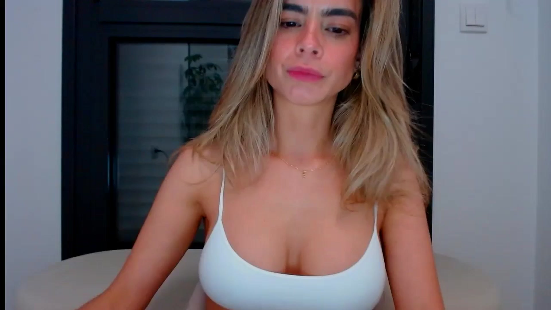 Gallery image thumbnail from fresagirl's myfreecams stream on, 05/30/2024, 22:00 image 12 of 20