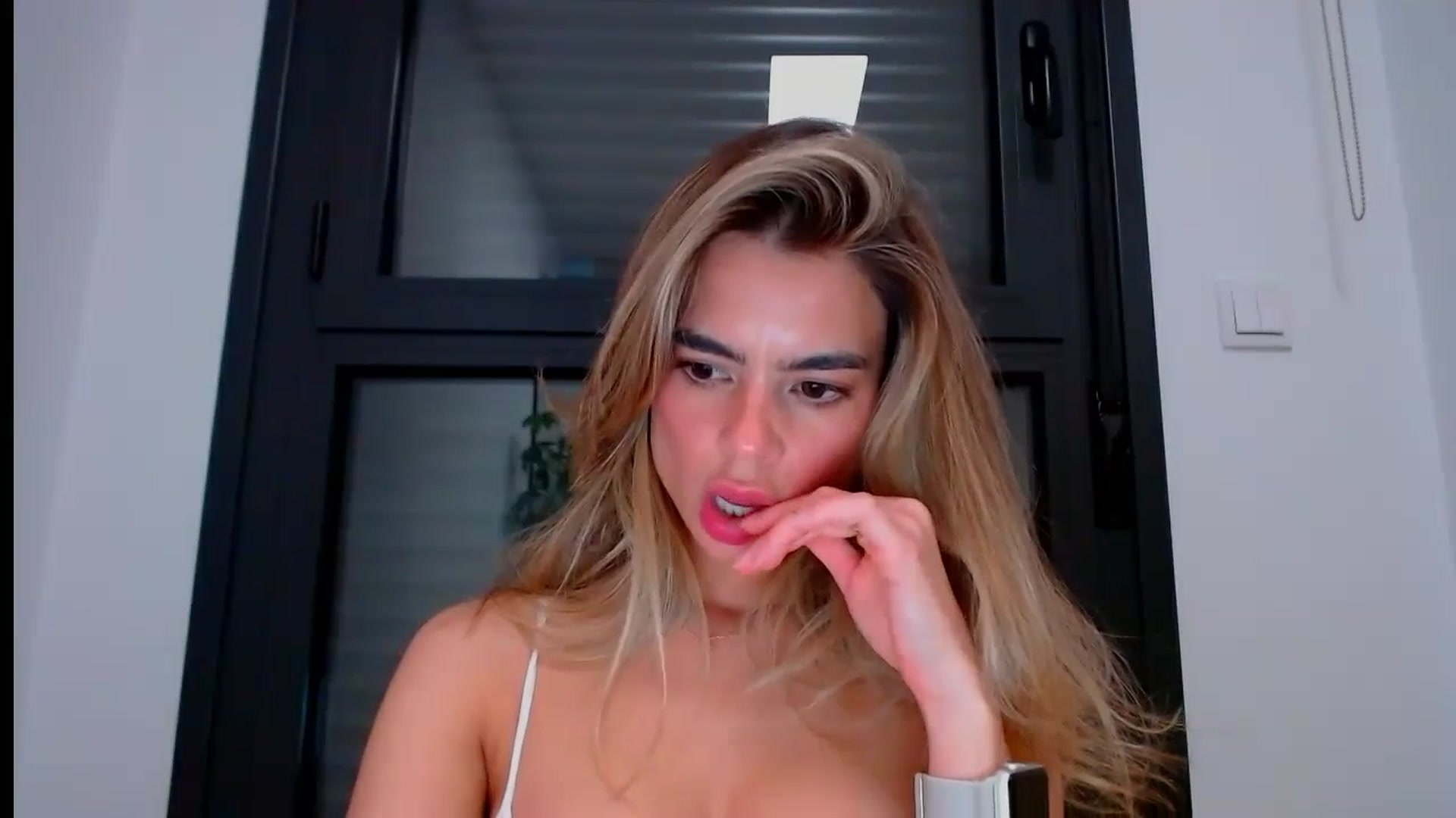 Gallery image thumbnail from fresagirl's myfreecams stream on, 05/30/2024, 22:00 image 8 of 20