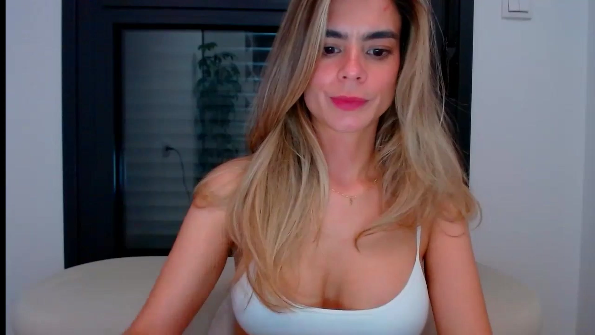 Gallery image thumbnail from fresagirl's myfreecams stream on, 05/30/2024, 22:00 image 20 of 20