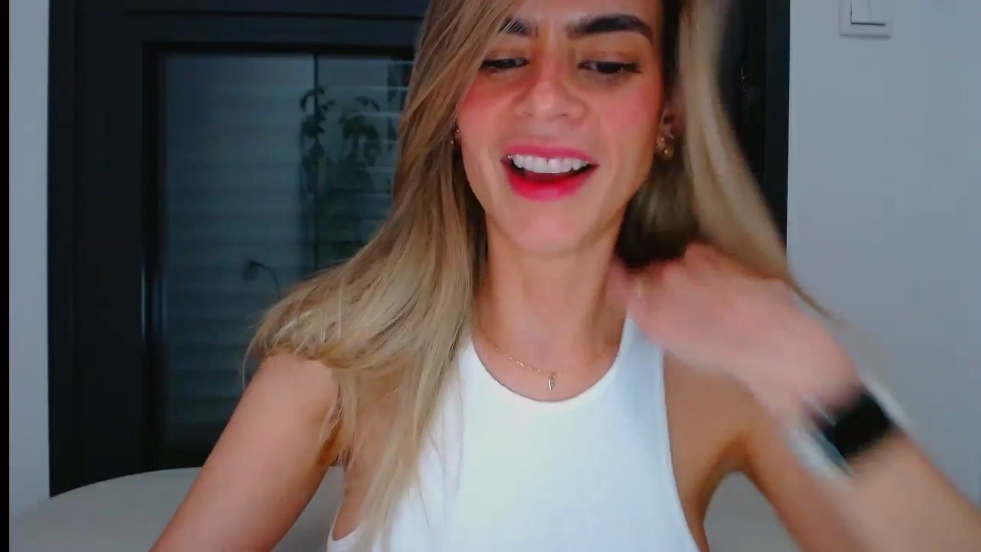 Gallery image thumbnail from fresagirl's myfreecams stream on, 06/12/2024, 22:50 image 15 of 20