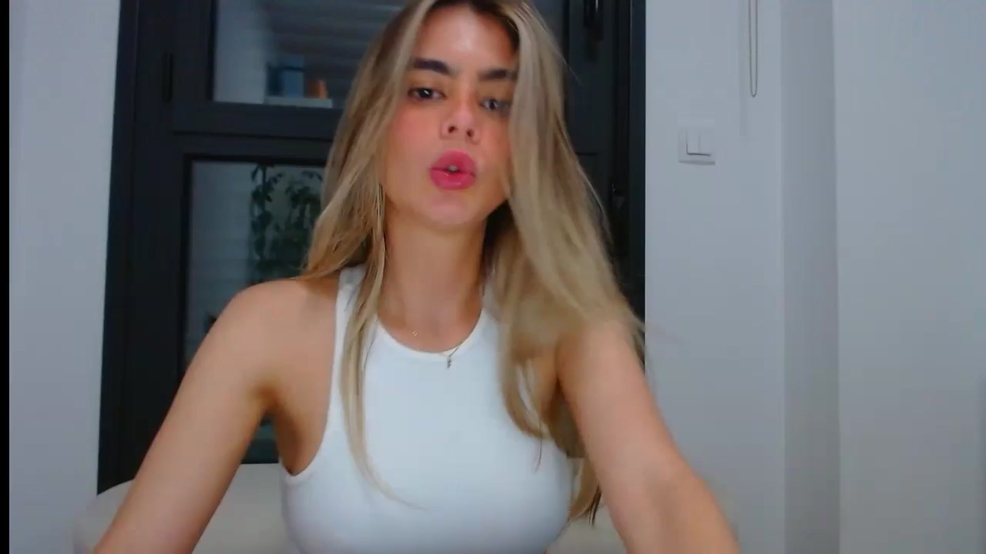 Gallery image thumbnail from fresagirl's myfreecams stream on, 06/12/2024, 22:50 image 20 of 20